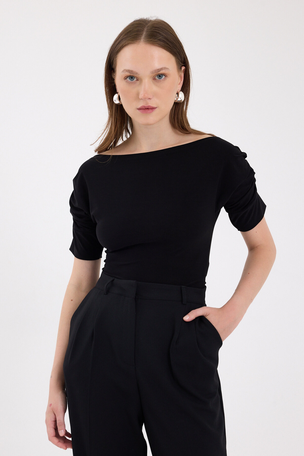 Siyah Kayık Yaka Kol Büzgülü Bluz 2515 - 1