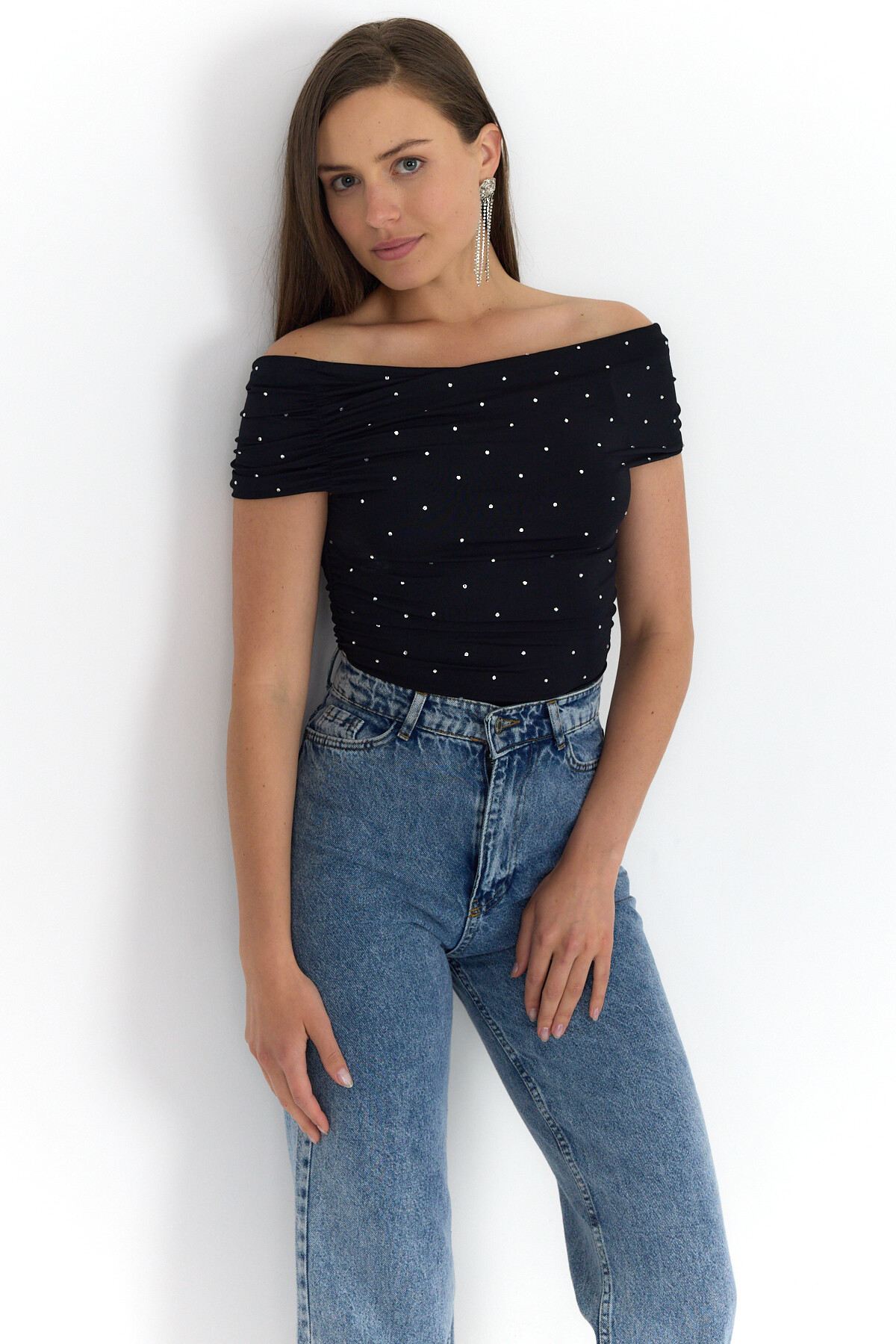 Siyah Kayık Yaka Taş Detaylı Büzgülü Bluz 2462 