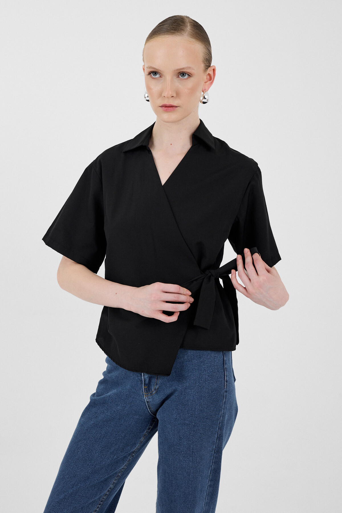 Siyah Kısa Kol Yan Bağlama Detaylı Bluz 8095A - RAYS
