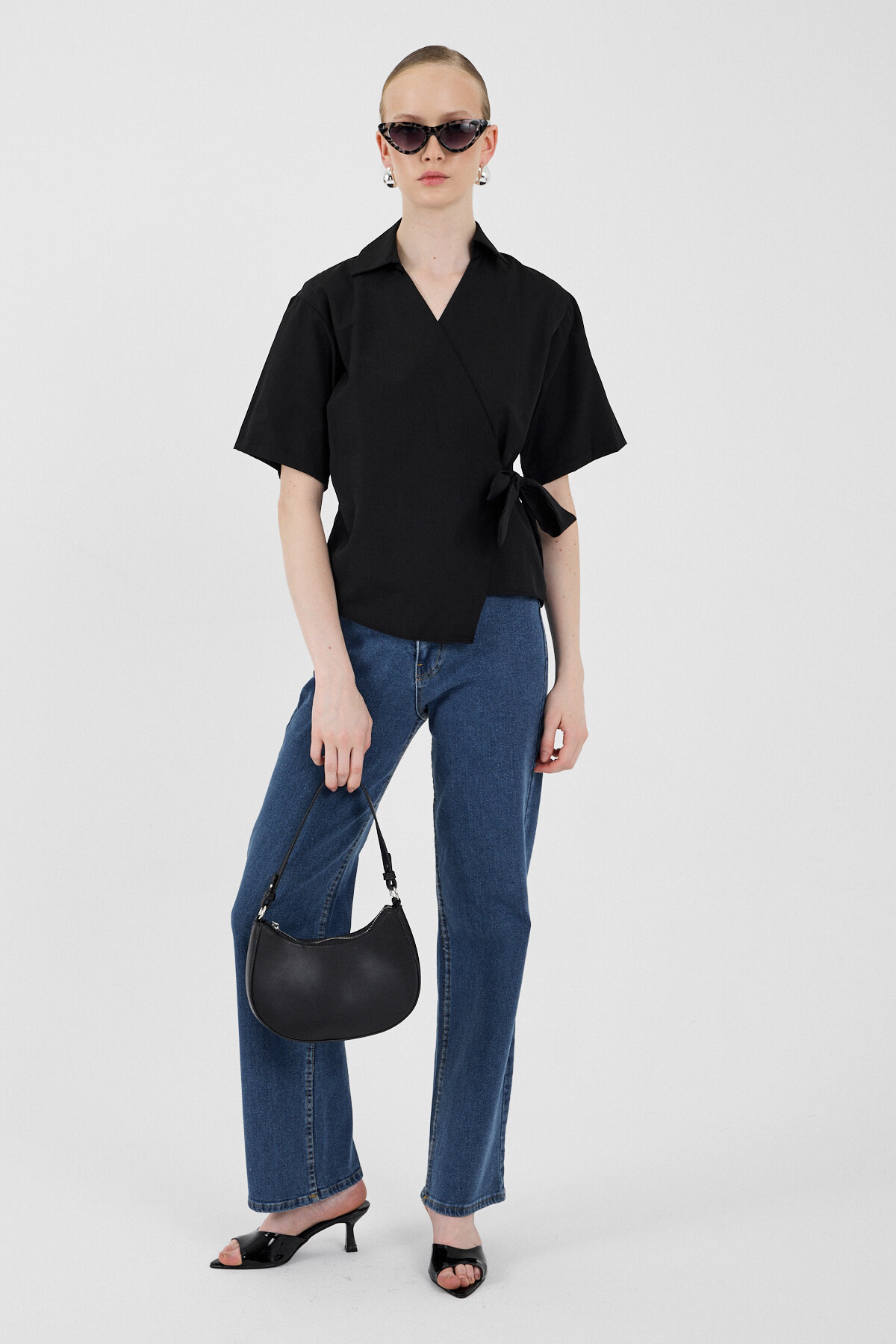 Siyah Kısa Kol Yan Bağlama Detaylı Bluz 8095A 