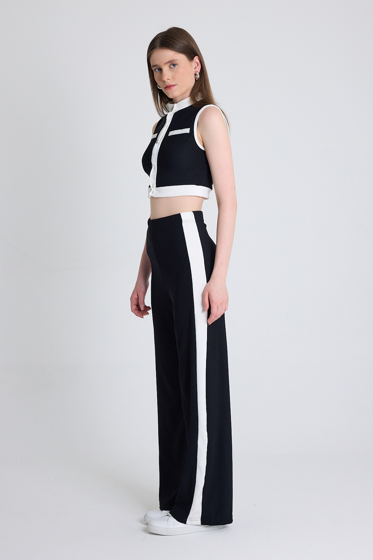 Siyah Kolsuz Crop Bluz ve Şeritli Palazzo Pantolon Takım 2214 - 2