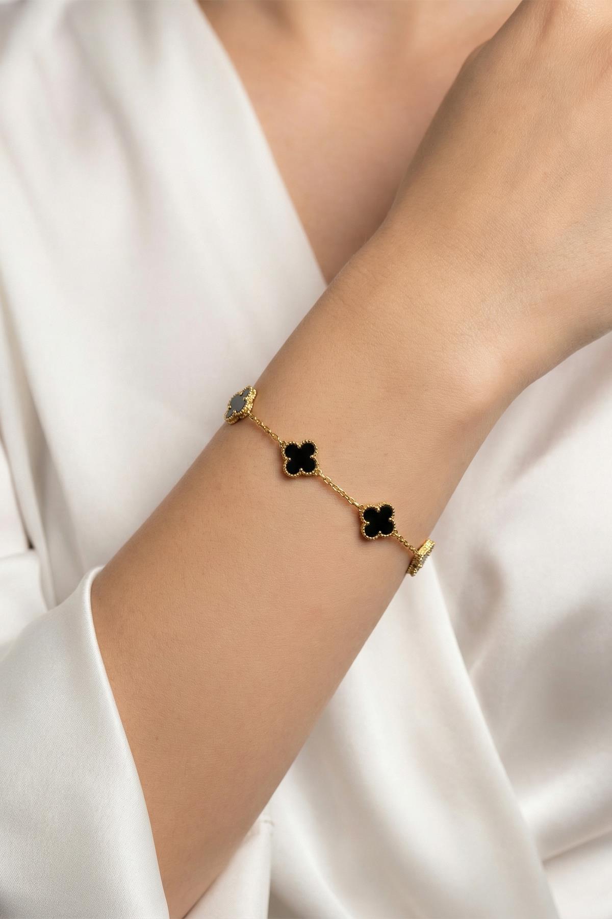 Siyah Küçük Yonca Figürlü Gold Renk Bileklik 0129 