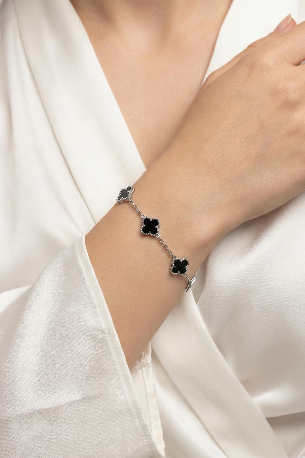 Siyah Küçük Yonca Figürlü Silver Renk Bileklik 0129 
