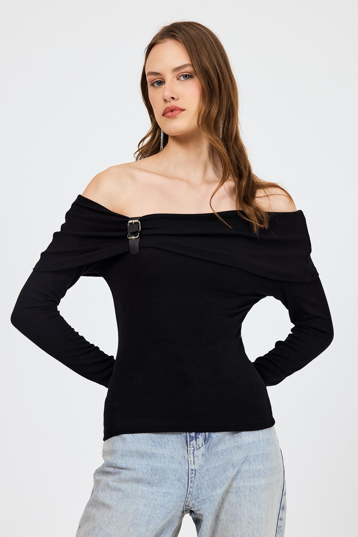 Siyah Madonna Yaka Toka Detaylı Bluz 1465 - 6