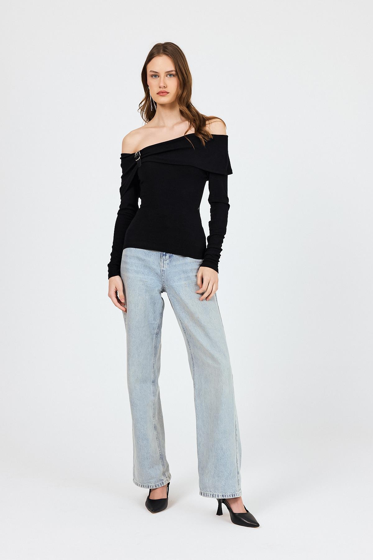 Siyah Madonna Yaka Toka Detaylı Bluz 1465 - RAYS