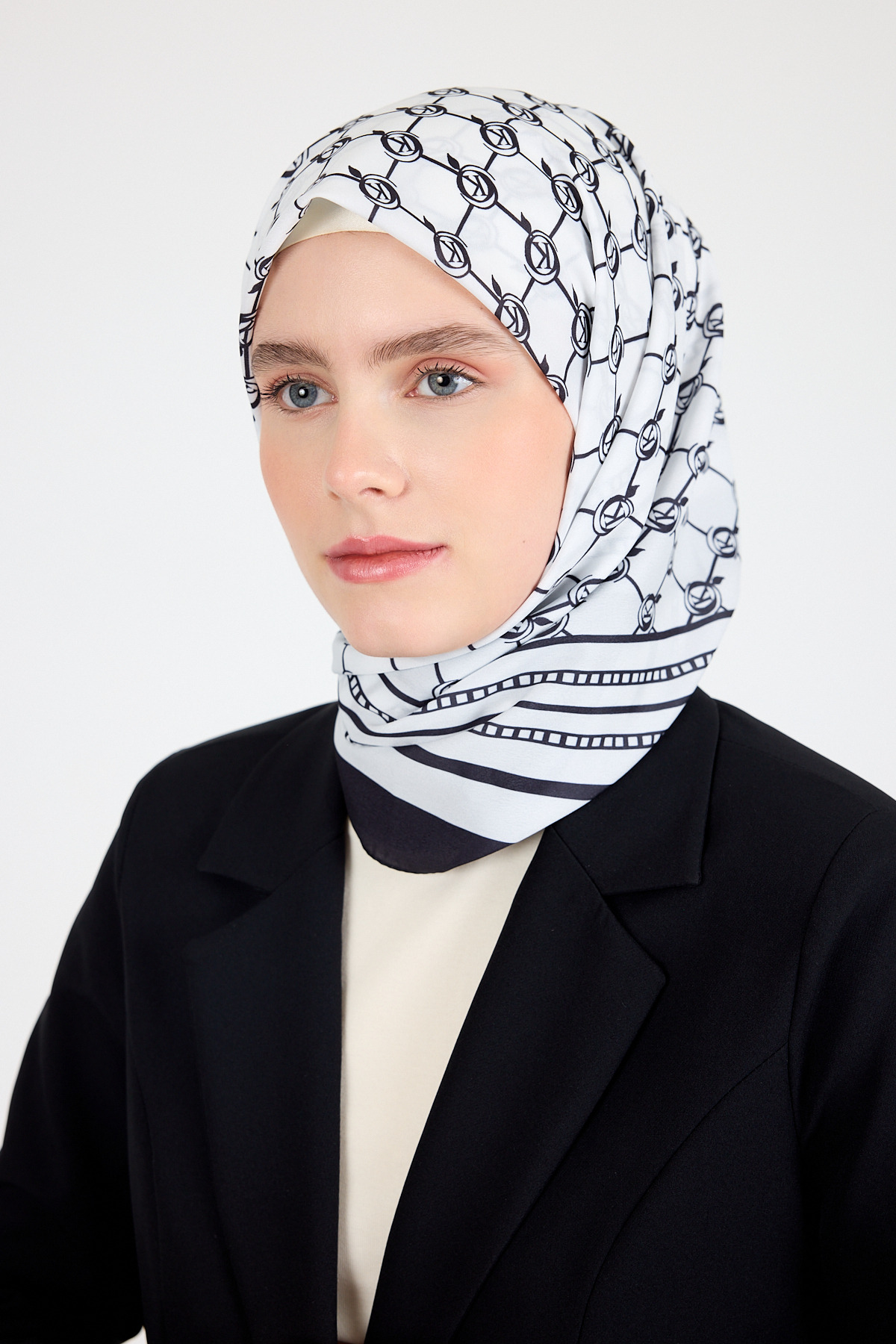 Siyah Monogram Desenli Eşarp 3015 - RAYS