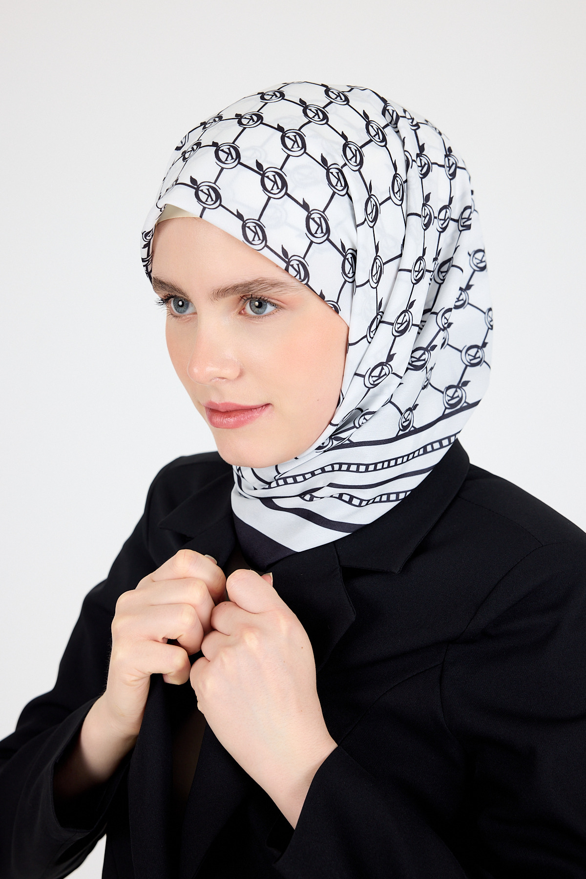 Siyah Monogram Desenli Eşarp 3015 - RAYS