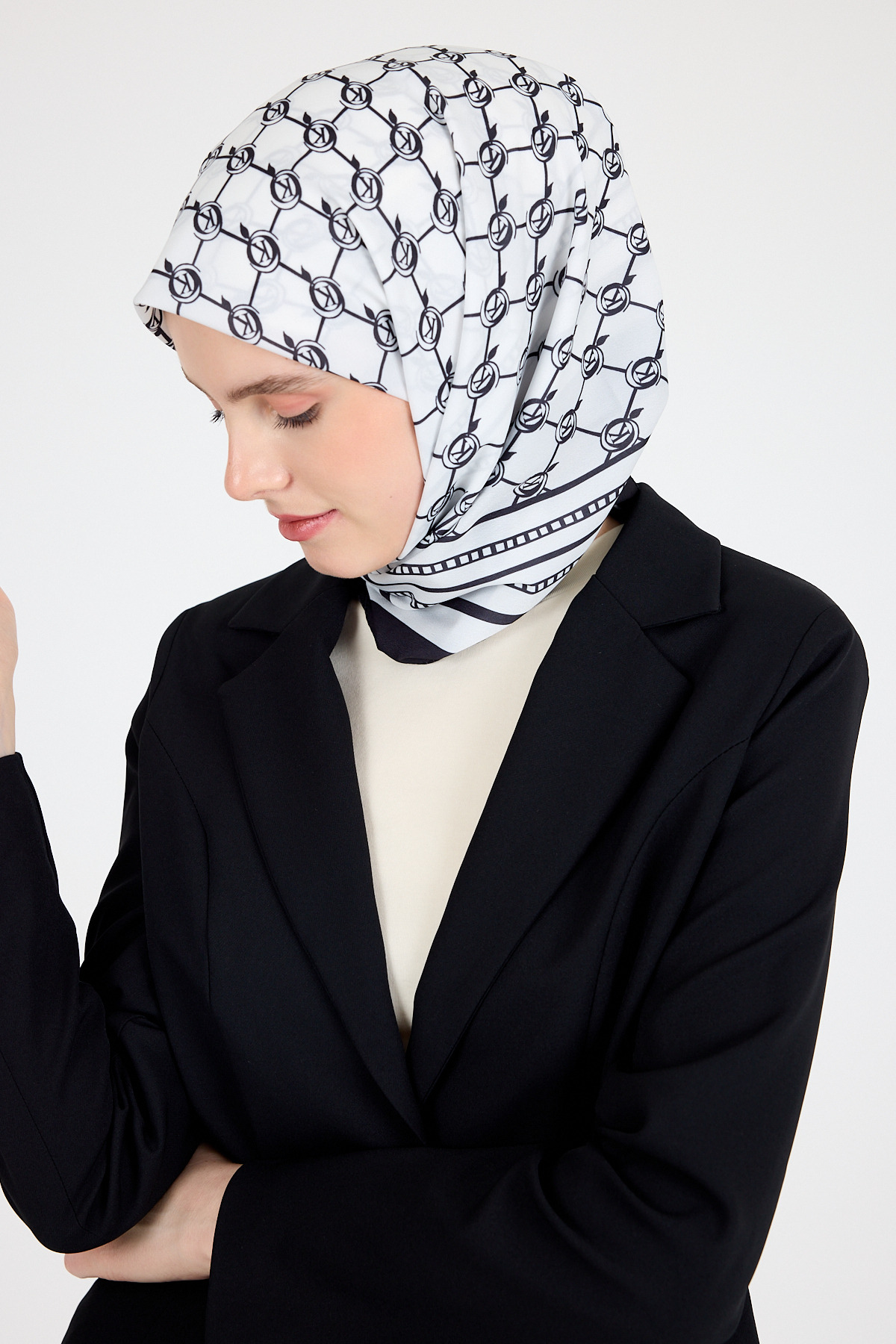 Siyah Monogram Desenli Eşarp 3015 - 6