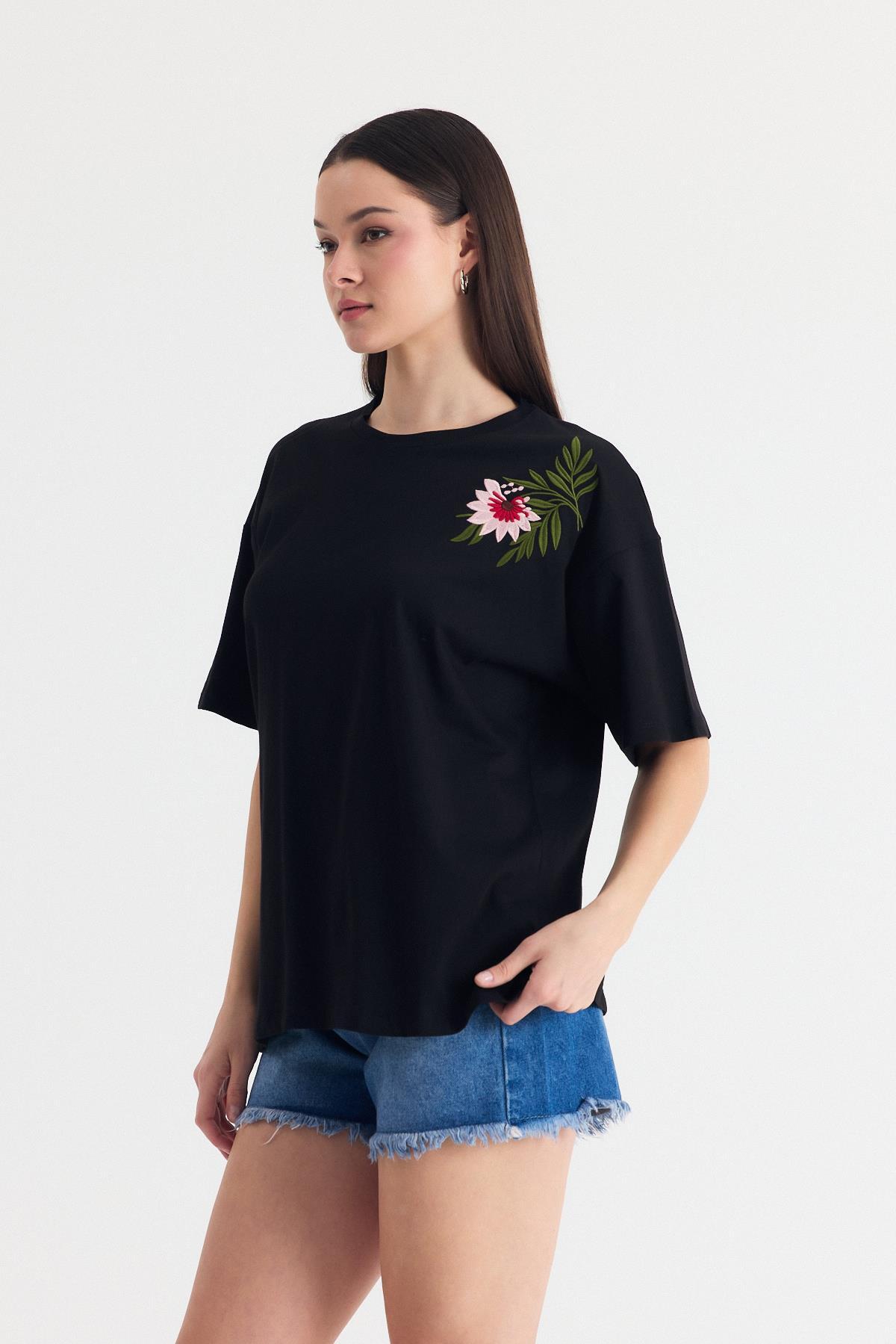Siyah Nakış Detay Oversize Tişört 2150-21 - RAYS