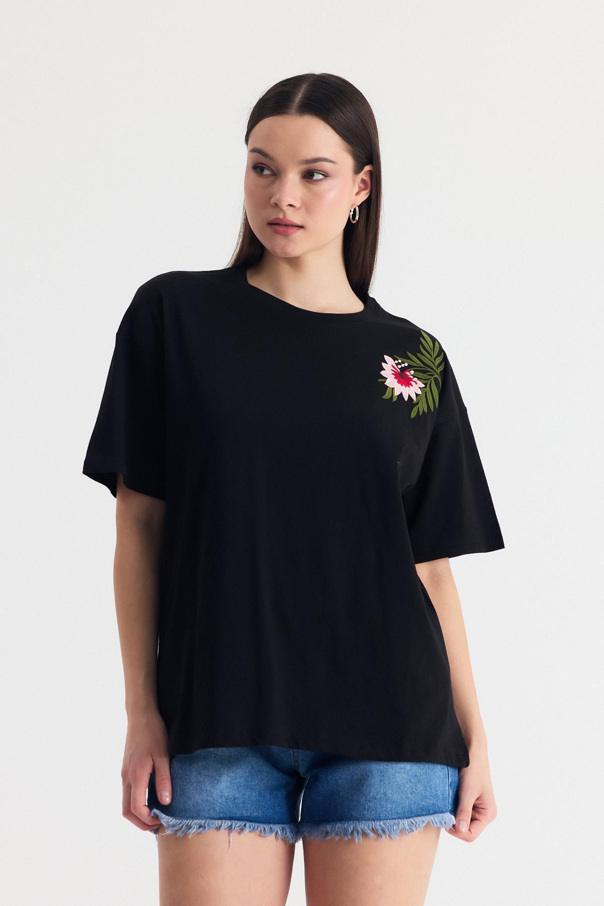 Siyah Nakış Detay Oversize Tişört 2150-21 - RAYS
