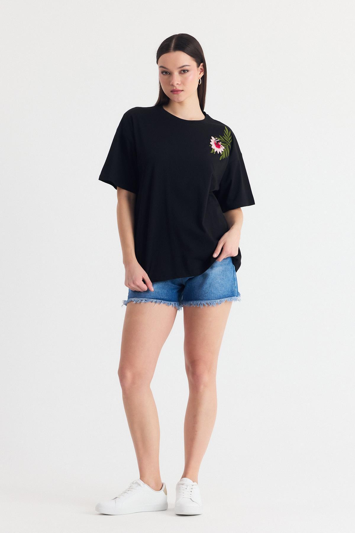 Siyah Nakış Detay Oversize Tişört 2150-21 - 2