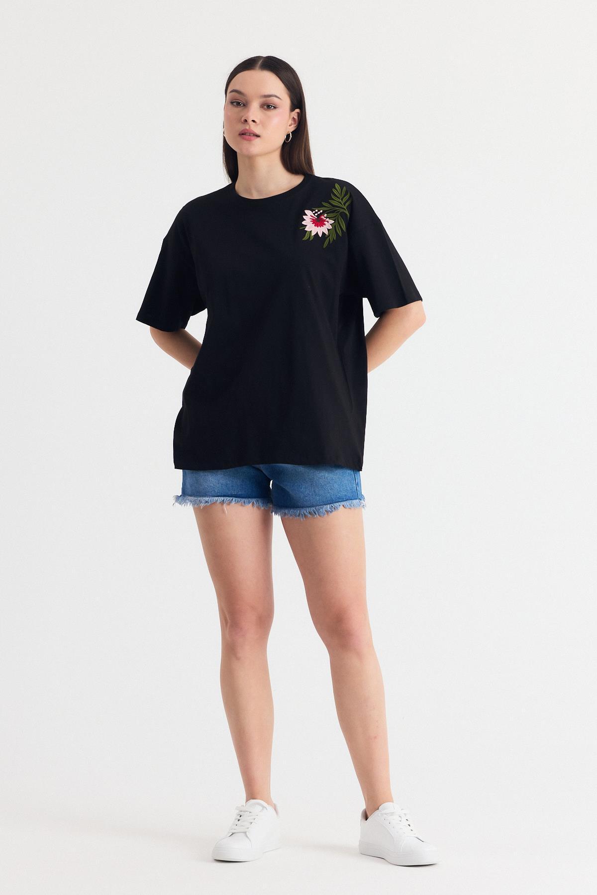 Siyah Nakış Detay Oversize Tişört 2150-21 - 8