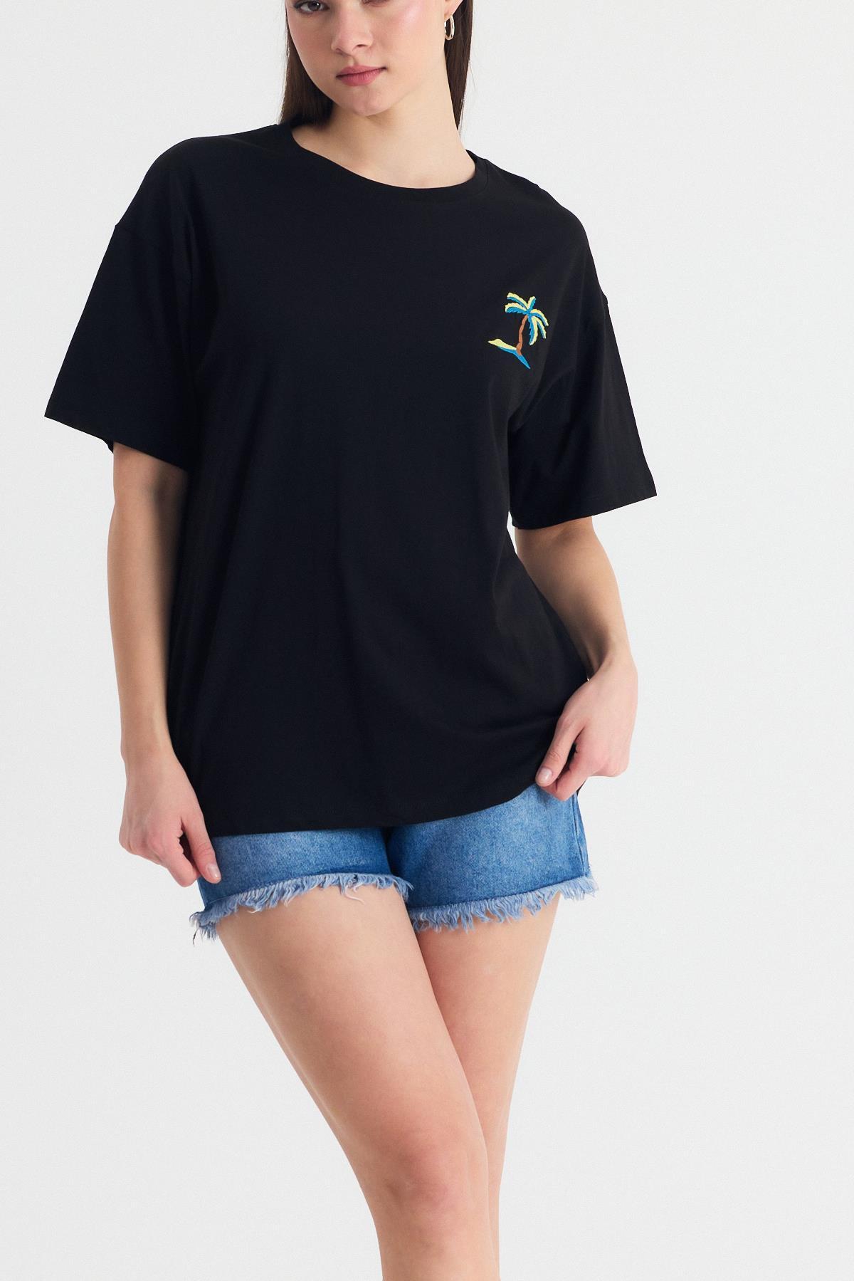 Siyah Nakış Detaylı Oversize Tişört 2150-16 - RAYS