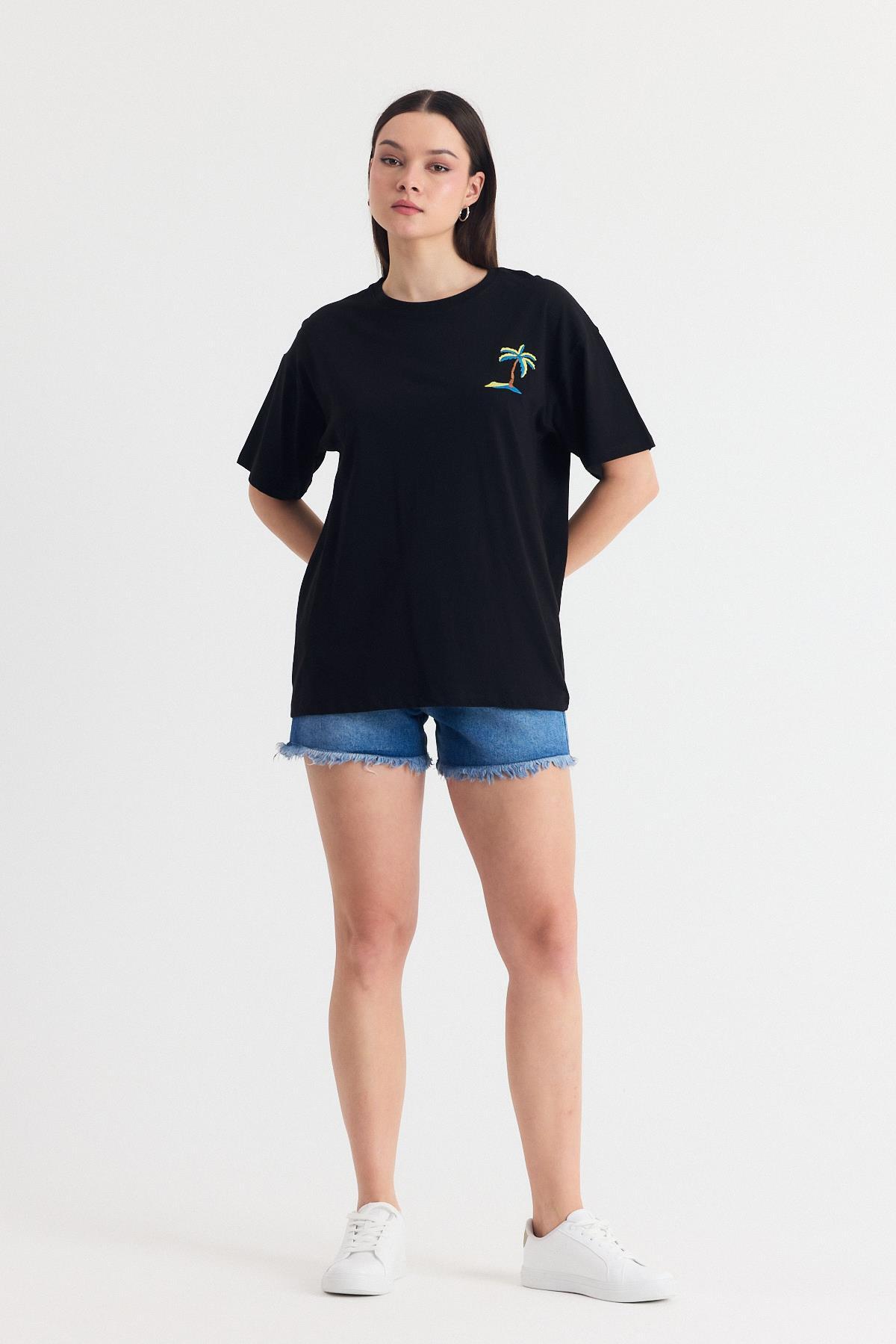 Siyah Nakış Detaylı Oversize Tişört 2150-16 - 2