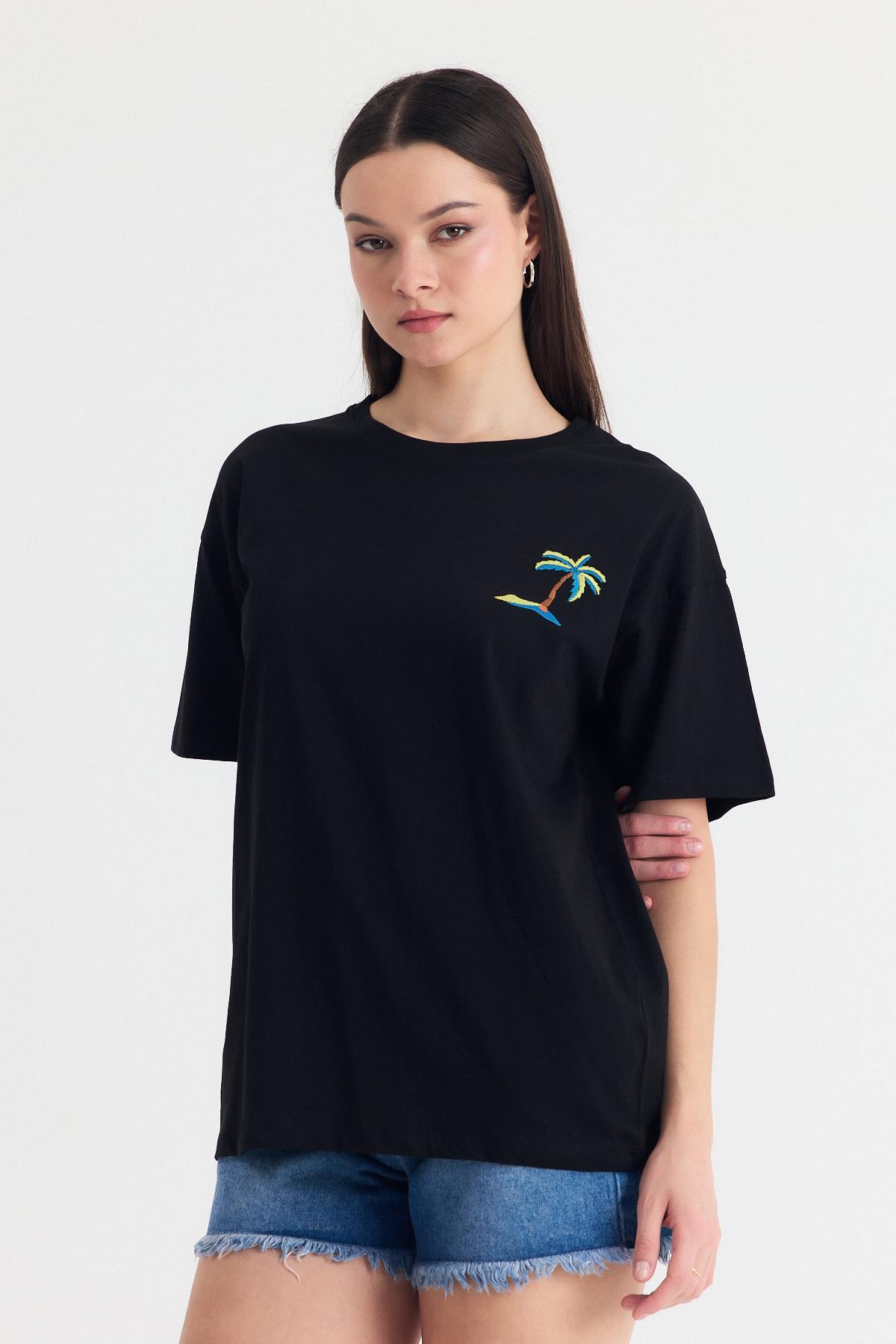 Siyah Nakış Detaylı Oversize Tişört 2150-16 - 1