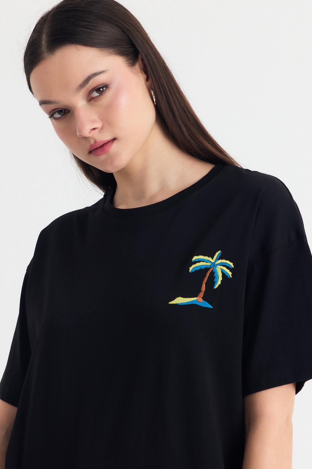 Siyah Nakış Detaylı Oversize Tişört 2150-16 - 4