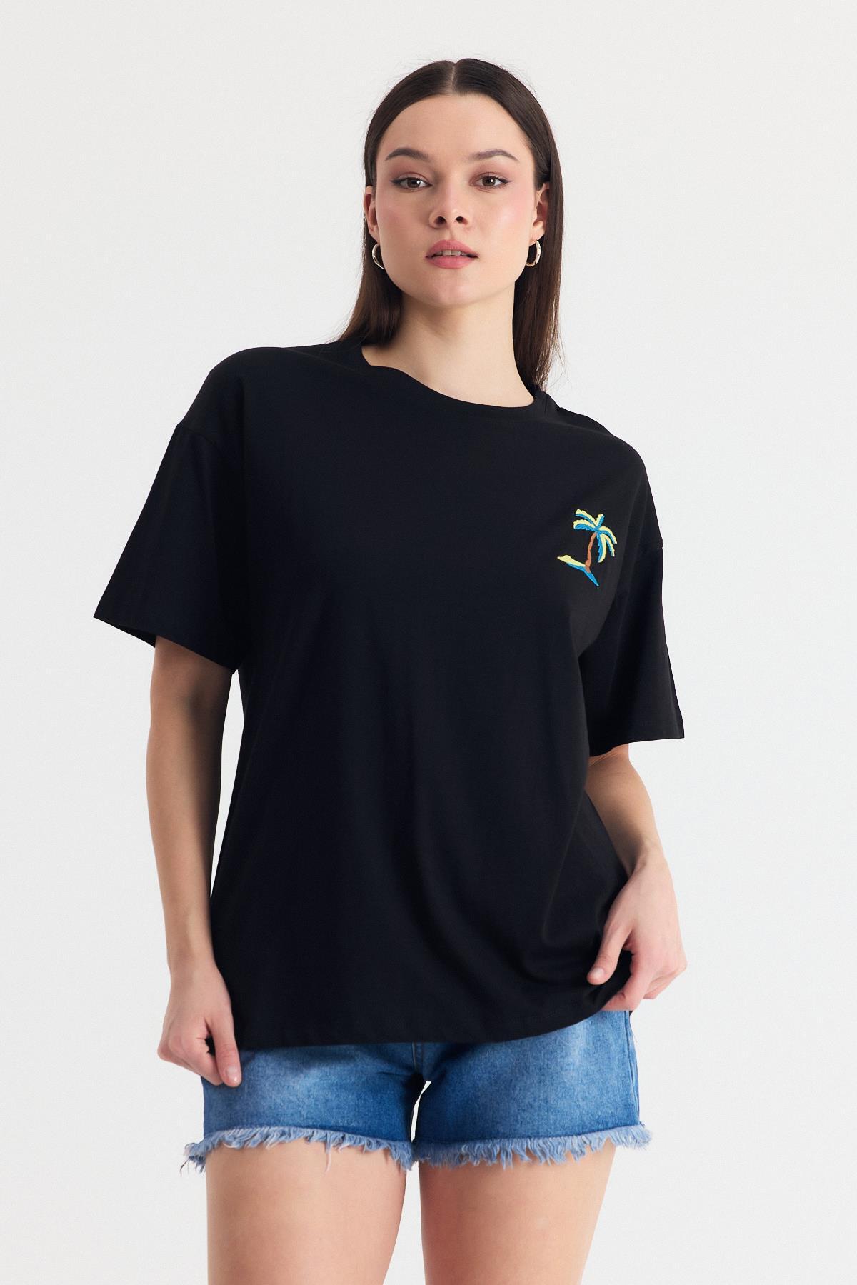 Siyah Nakış Detaylı Oversize Tişört 2150-16 - 8