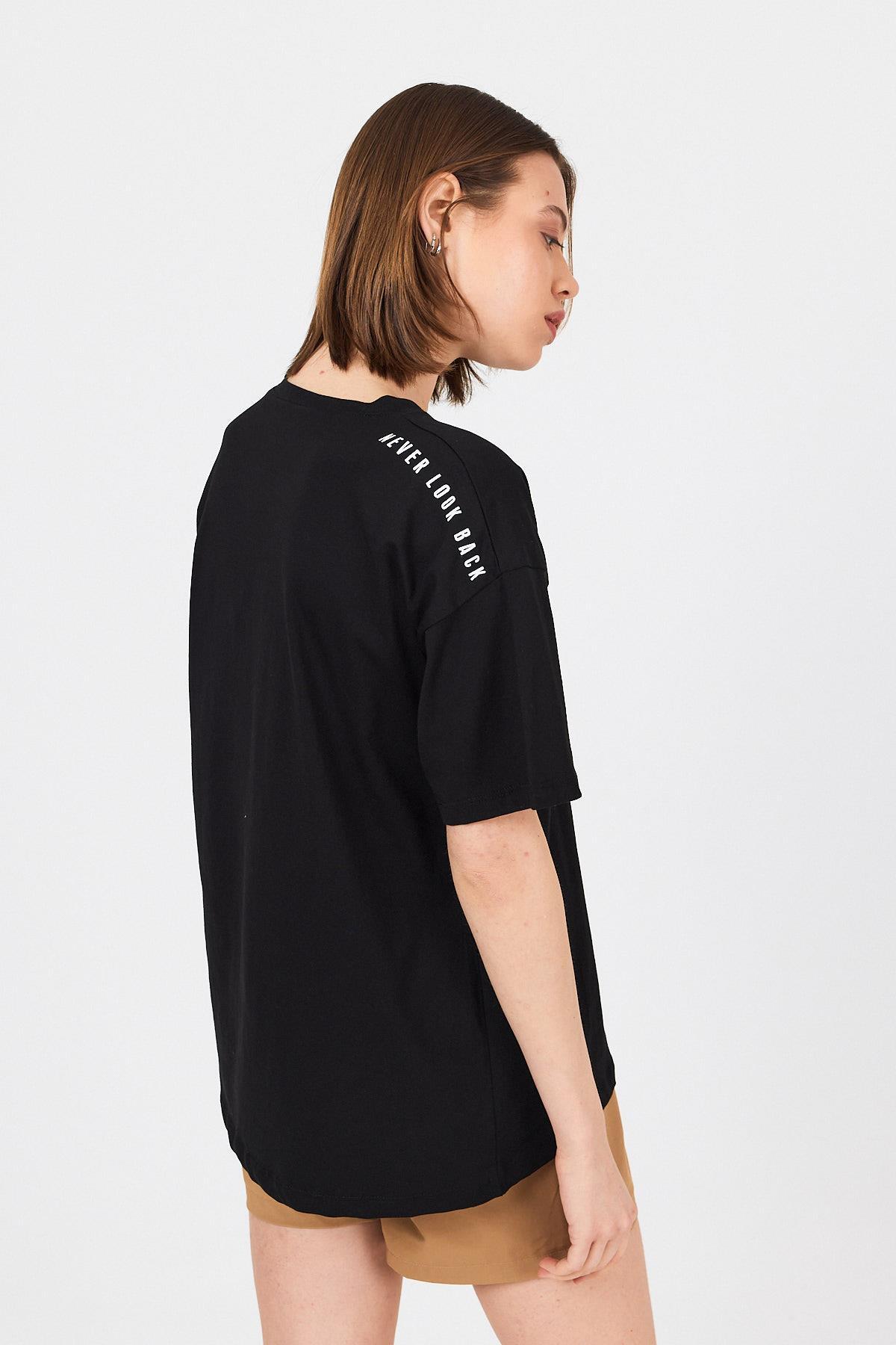 Siyah Omuz Yazı Baskılı %100 Pamuk Oversize Tişört 2150-30M - RAYS