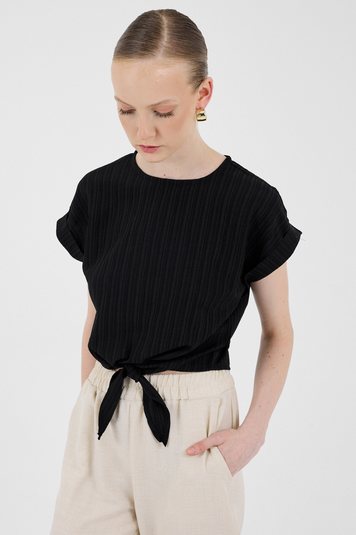 Siyah Ön Bağlama Detaylı Bluz 8071A - 7