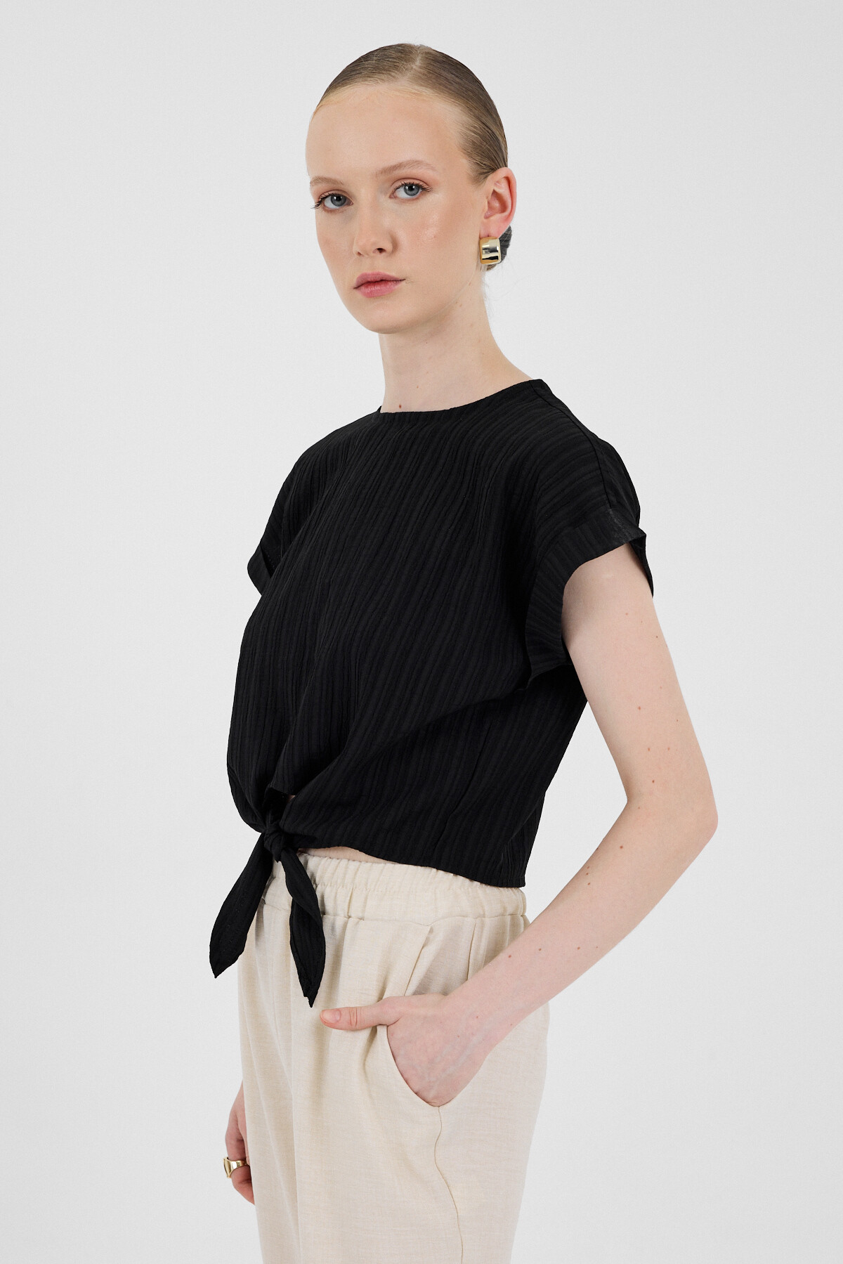 Siyah Ön Bağlama Detaylı Bluz 8071A - 6