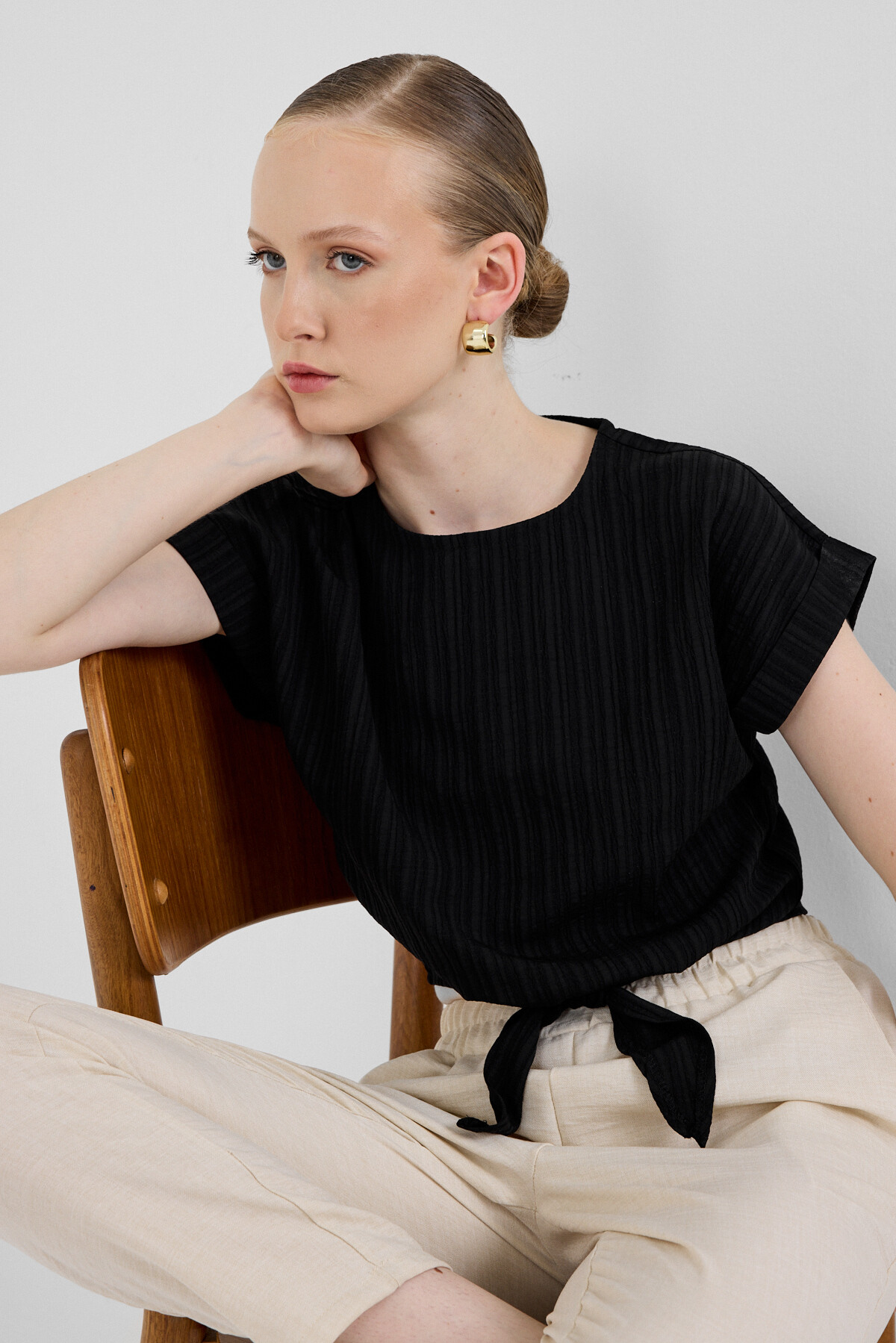 Siyah Ön Bağlama Detaylı Bluz 8071A 