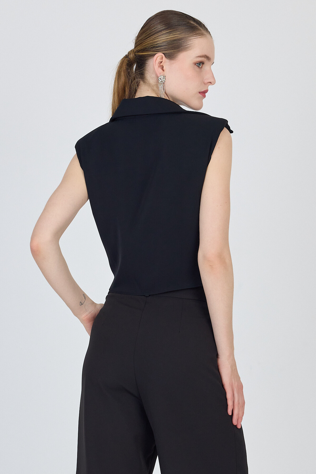 Siyah Ön Bağlama Detaylı Crop Bluz 241188 - 5