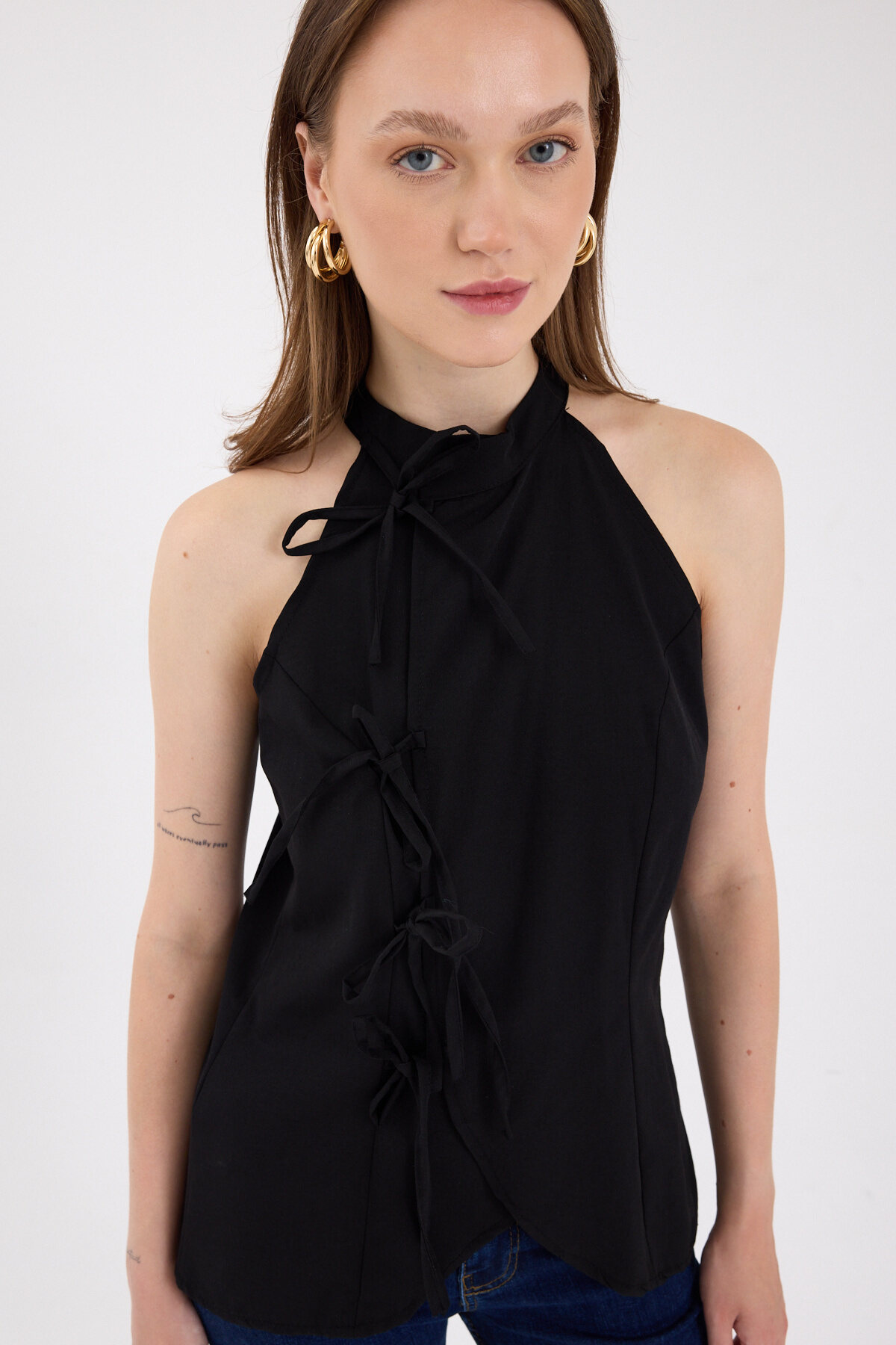Siyah Ön Bağlama Detaylı Halter Yaka Bluz 8094A - 2