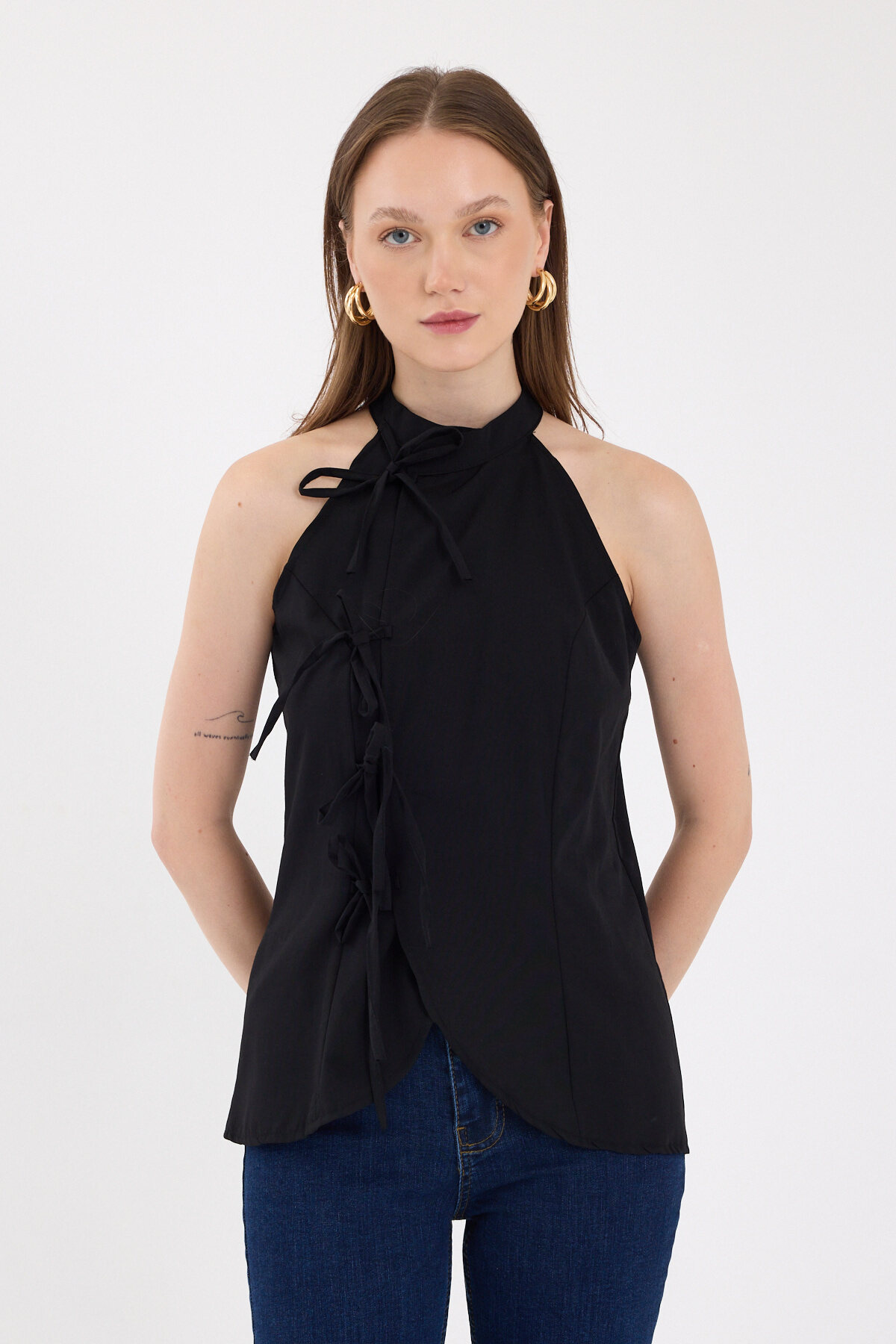 Siyah Ön Bağlama Detaylı Halter Yaka Bluz 8094A - 7