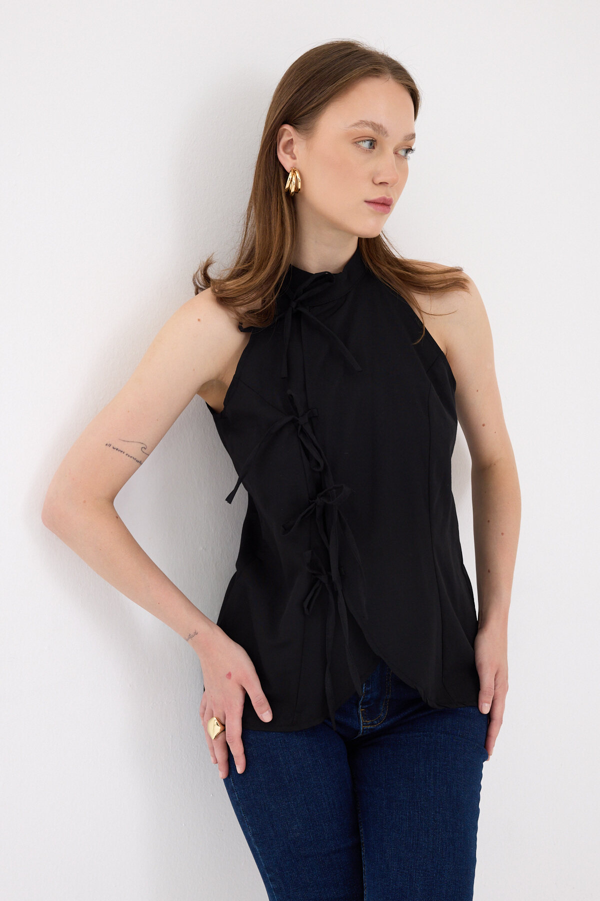 Siyah Ön Bağlama Detaylı Halter Yaka Bluz 8094A - 6