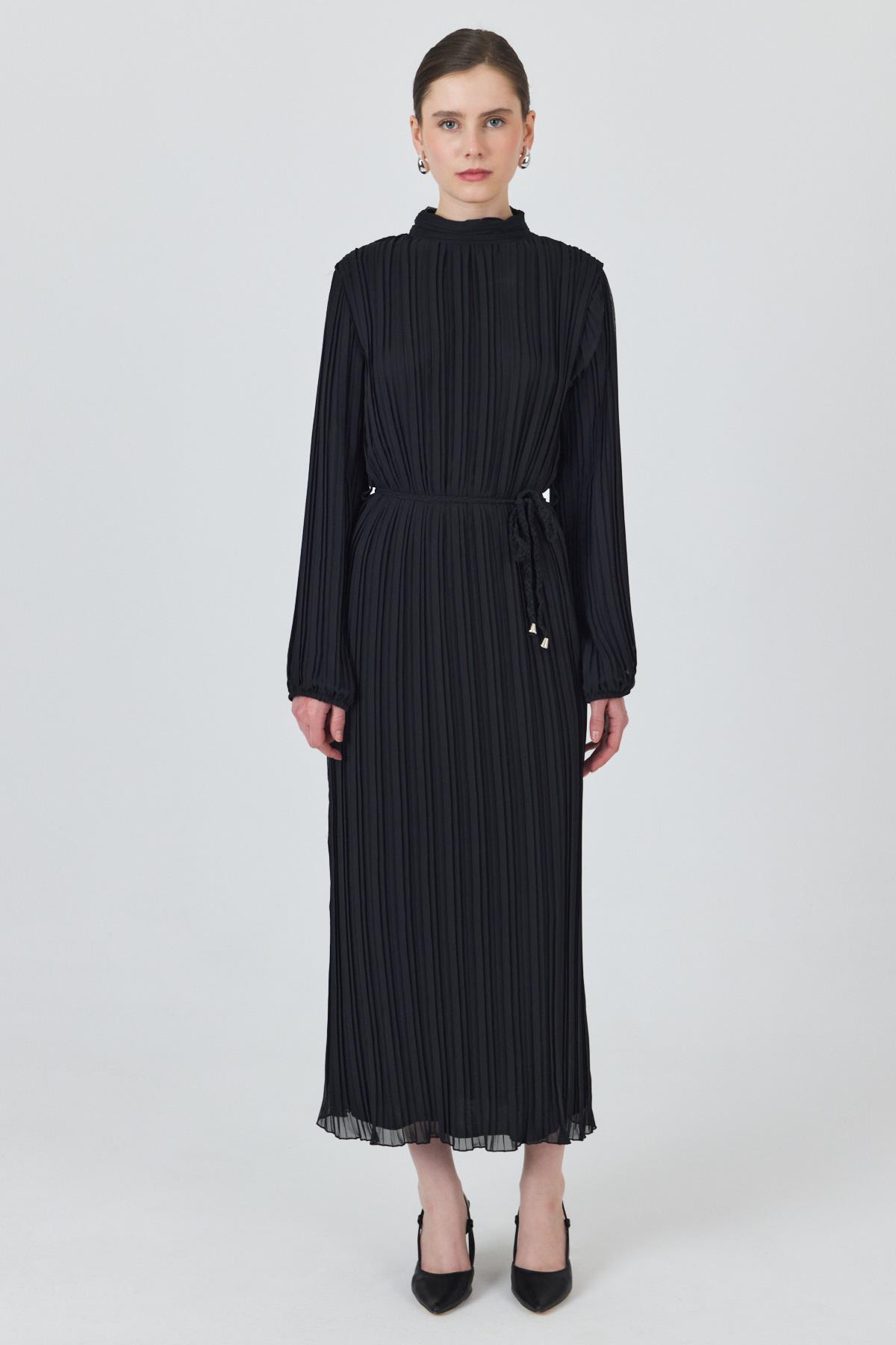 Siyah Pileli Uzun Kollu Kemer Detaylı Midi Boy Elbise 020 - 2