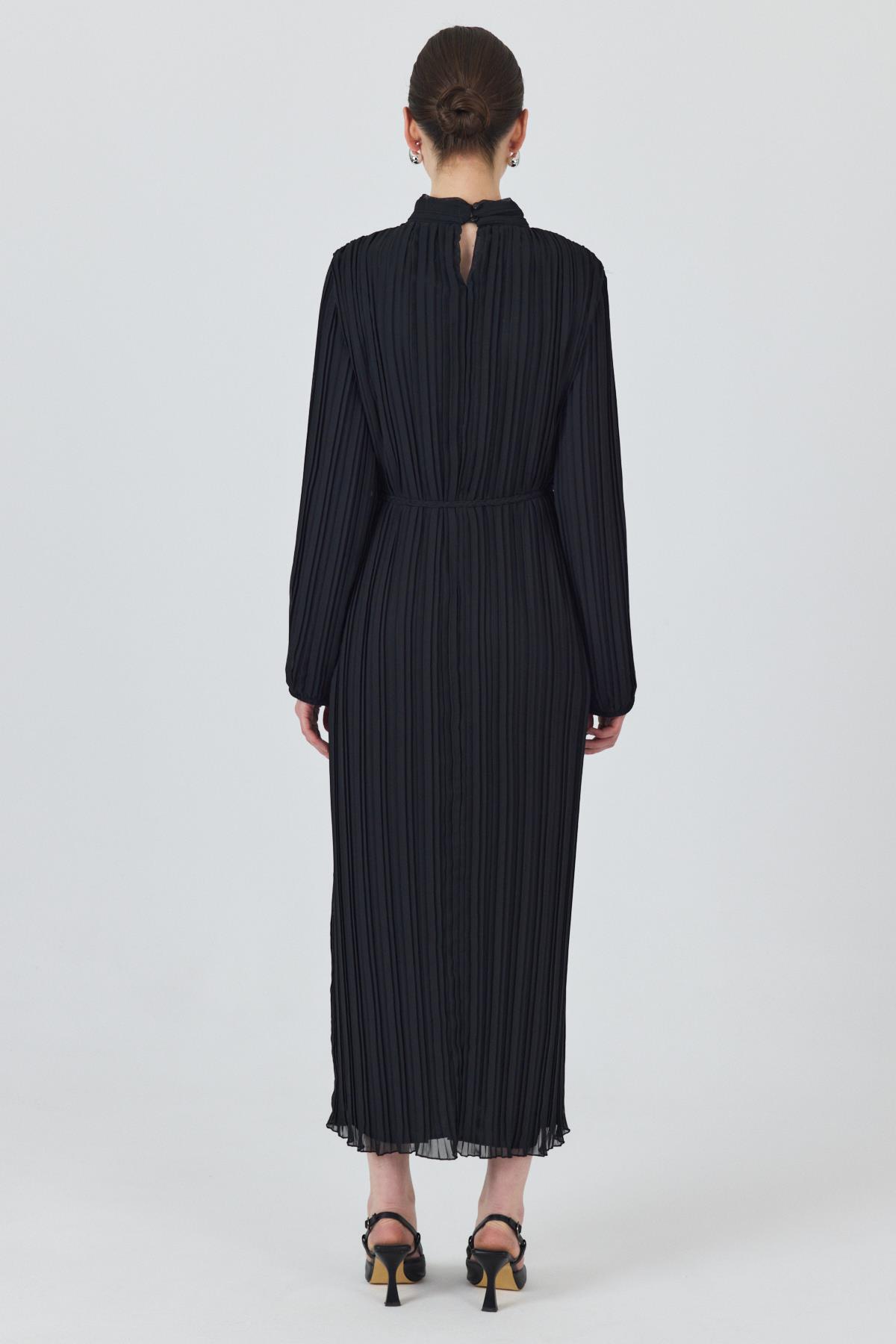 Siyah Pileli Uzun Kollu Kemer Detaylı Midi Boy Elbise 020 - 5