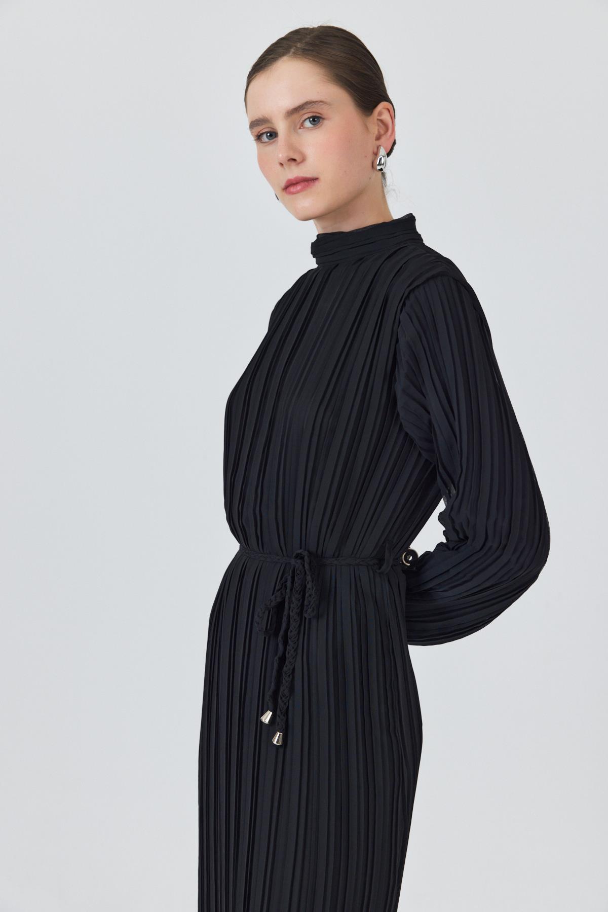 Siyah Pileli Uzun Kollu Kemer Detaylı Midi Boy Elbise 020 - 3