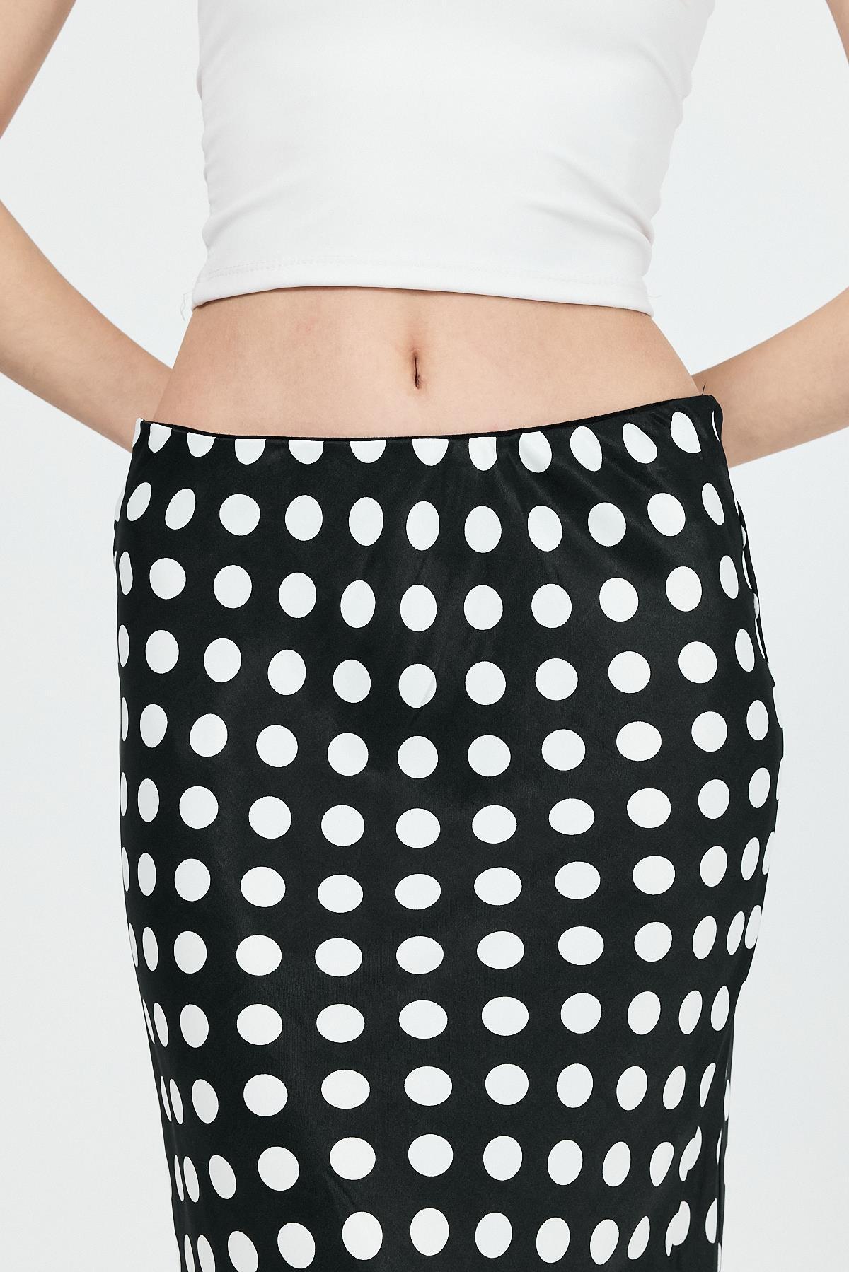 Siyah Puantiye Desen Saten Midi Etek 9416 - 4