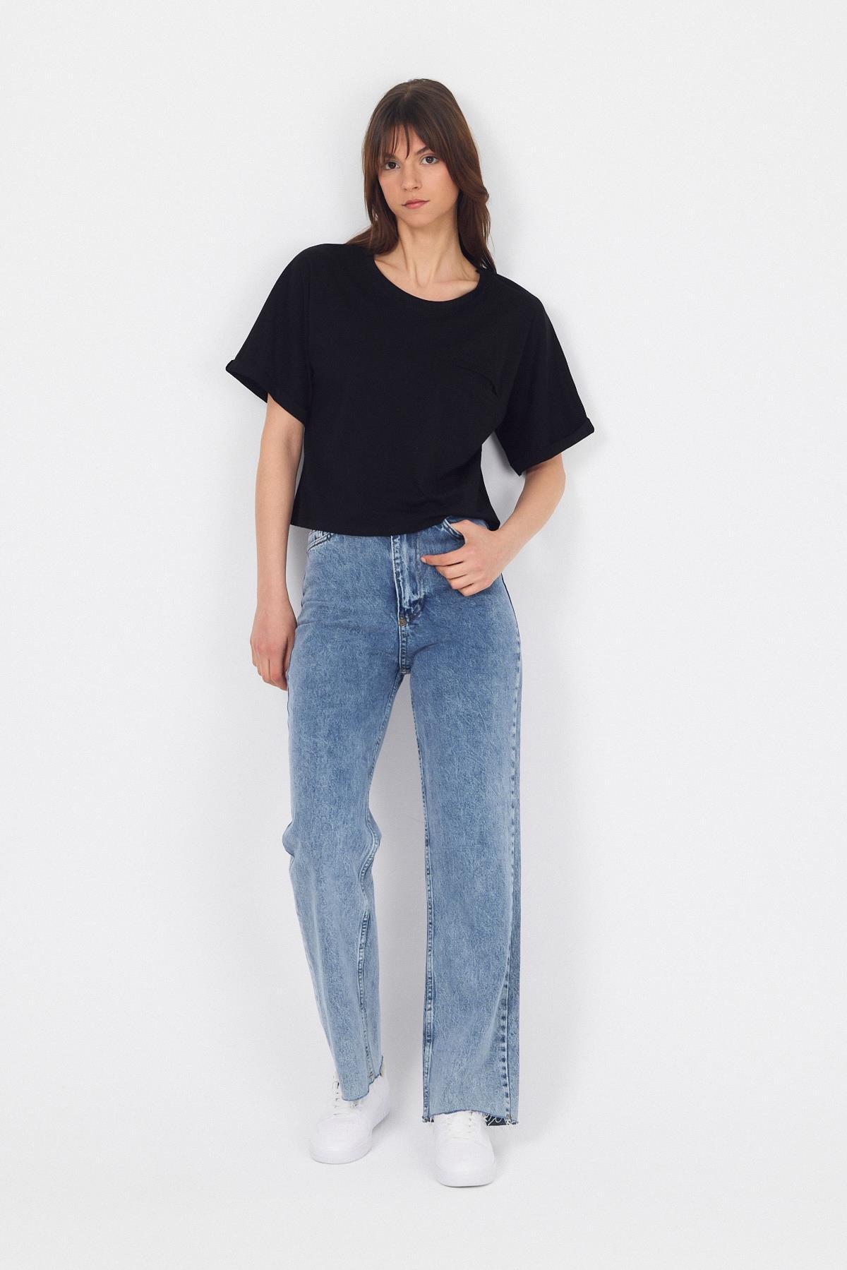 Siyah Sahte Cep Detaylı Bisiklet Yaka Crop Tişört 2136M - 3