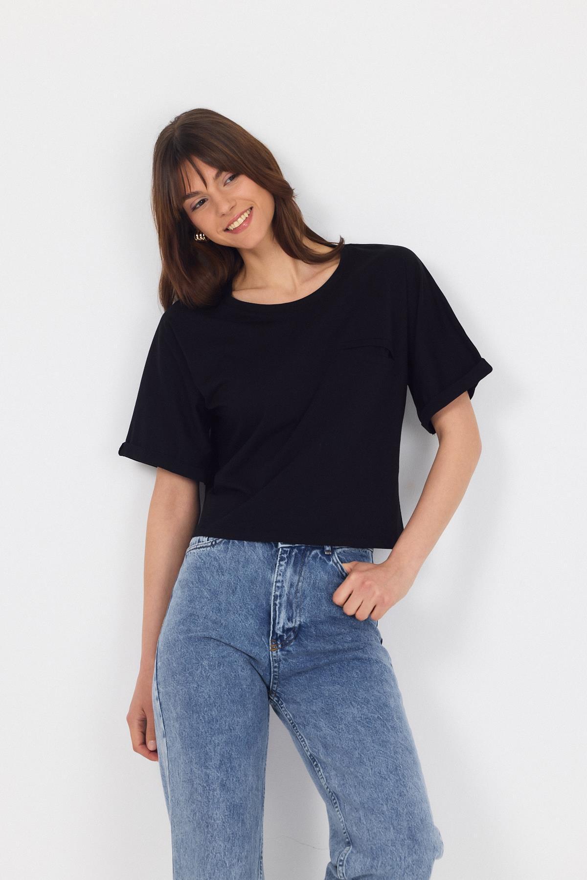 Siyah Sahte Cep Detaylı Bisiklet Yaka Crop Tişört 2136M - 7