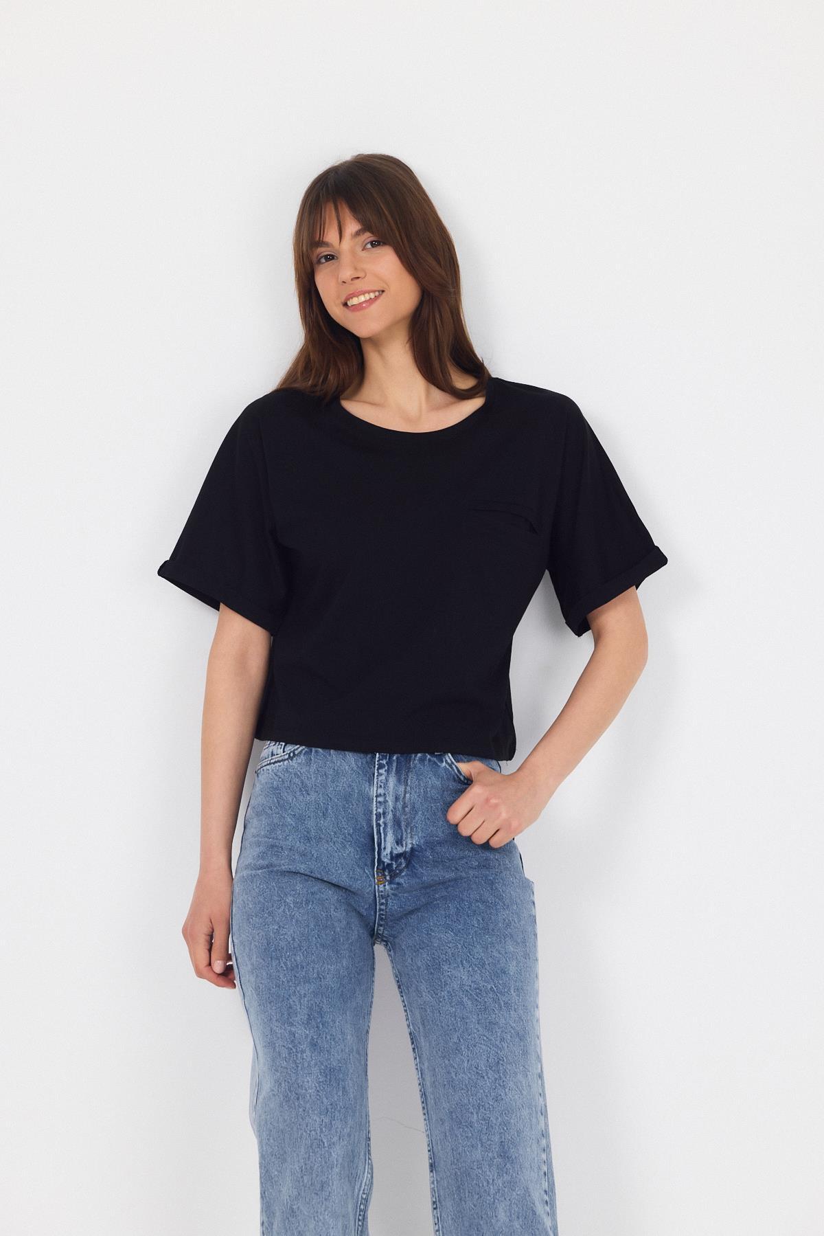 Siyah Cep Detaylı Bisiklet Yaka Crop Tişört 2136M - 8