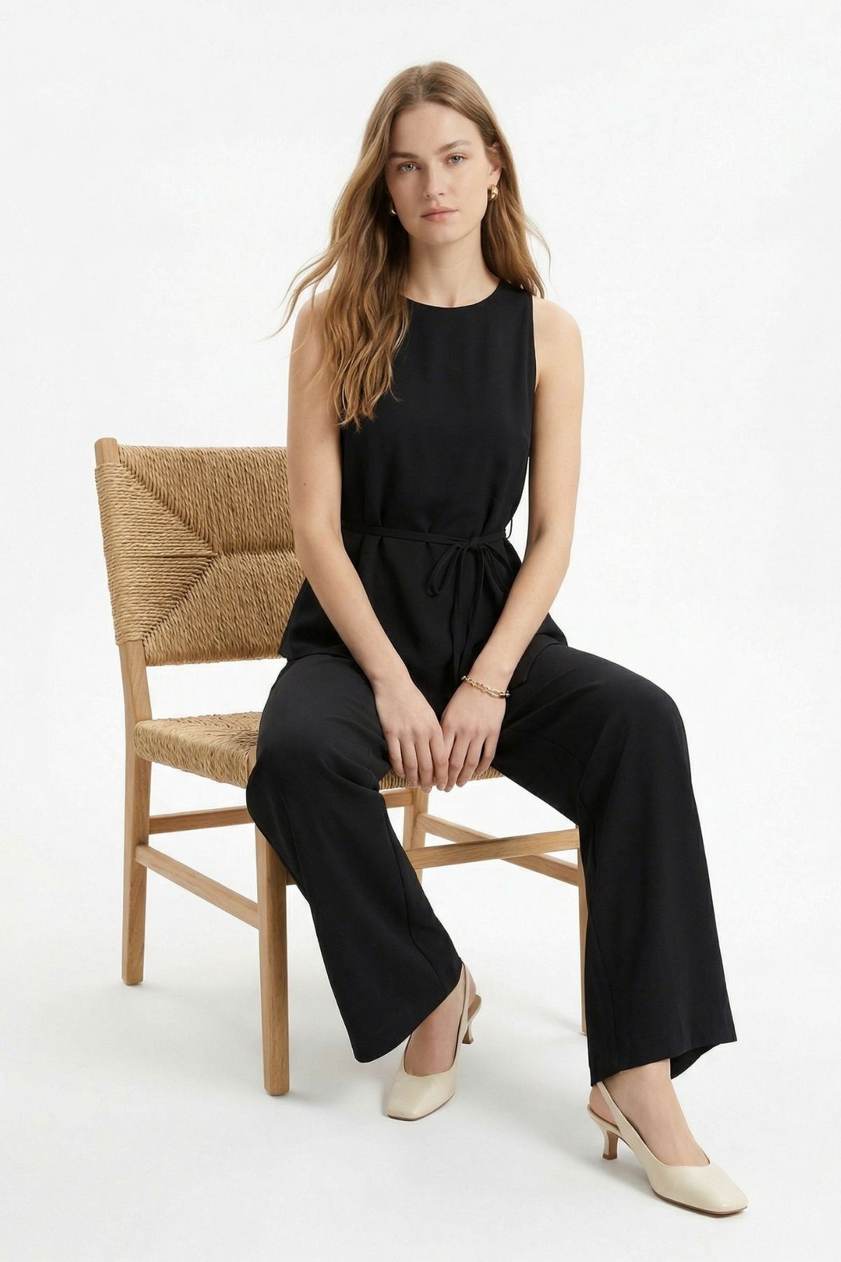 Siyah Sıfır Kollu Kuşaklı Asimetrik Bluz ve Bol Paça Pantolon Takım 8861 