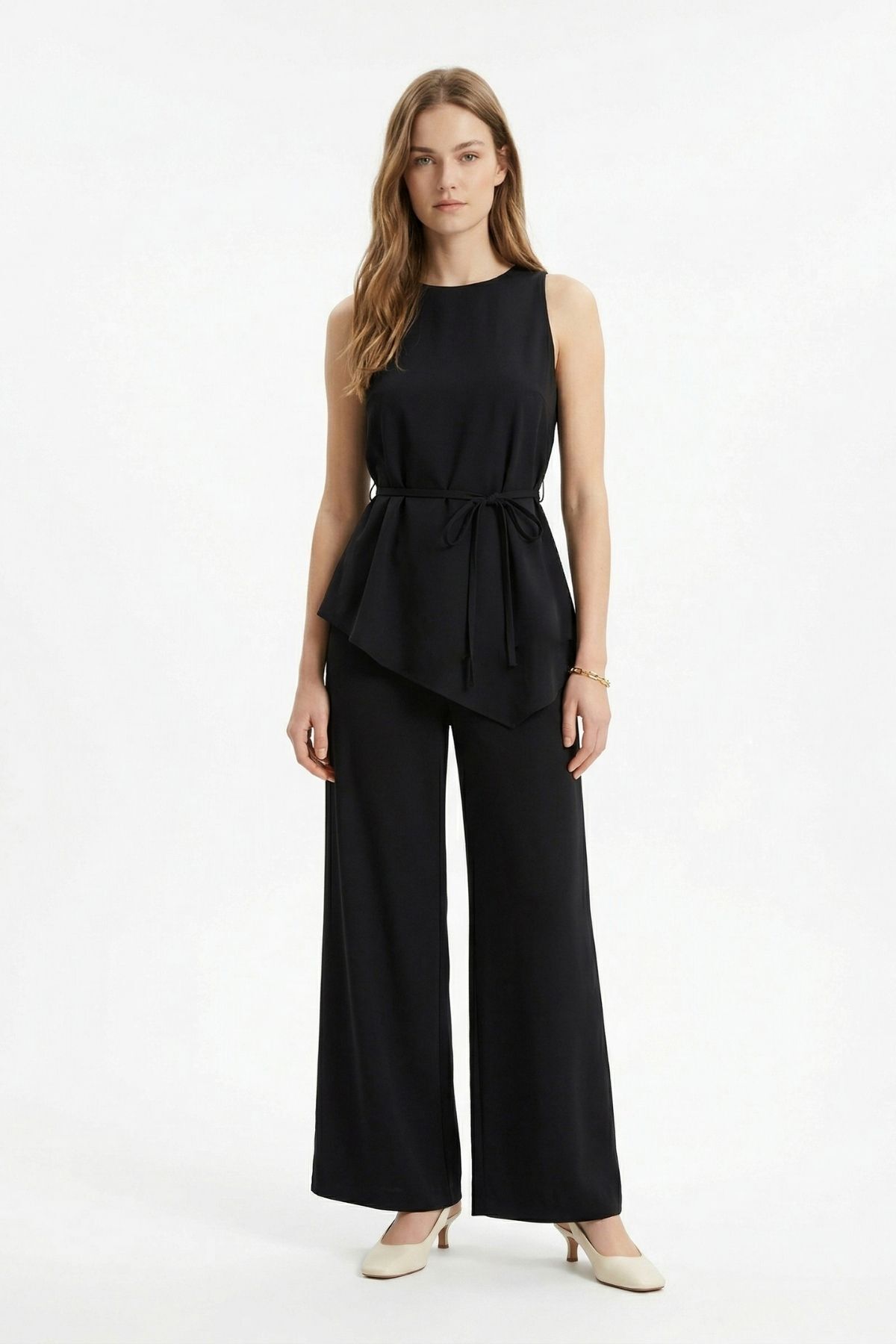 Siyah Sıfır Kollu Kuşaklı Asimetrik Bluz ve Bol Paça Pantolon Takım 8861 - 2