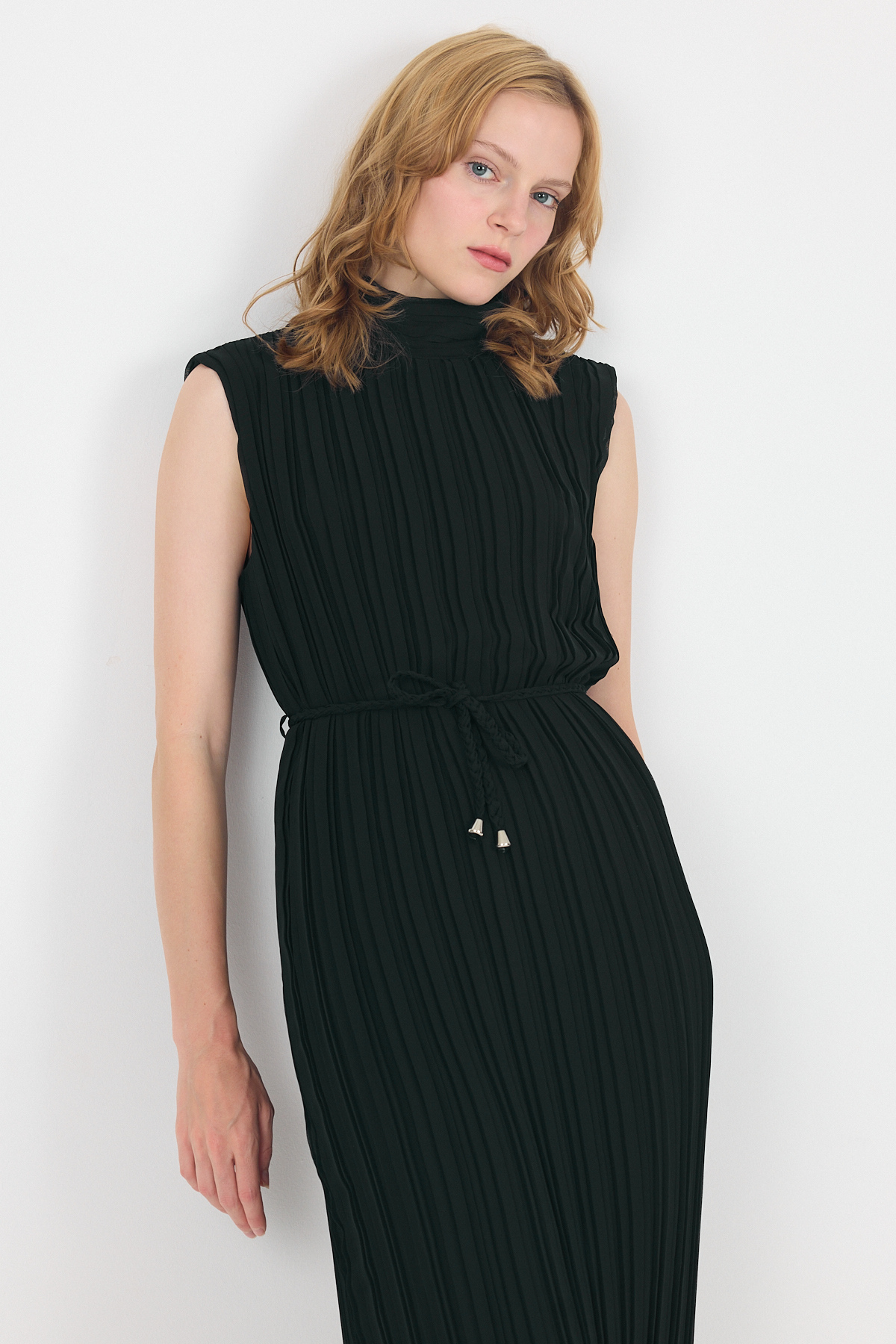 Siyah Şifon Kolsuz Pileli Bel Bağlamalı Midi Elbise 118 - 3