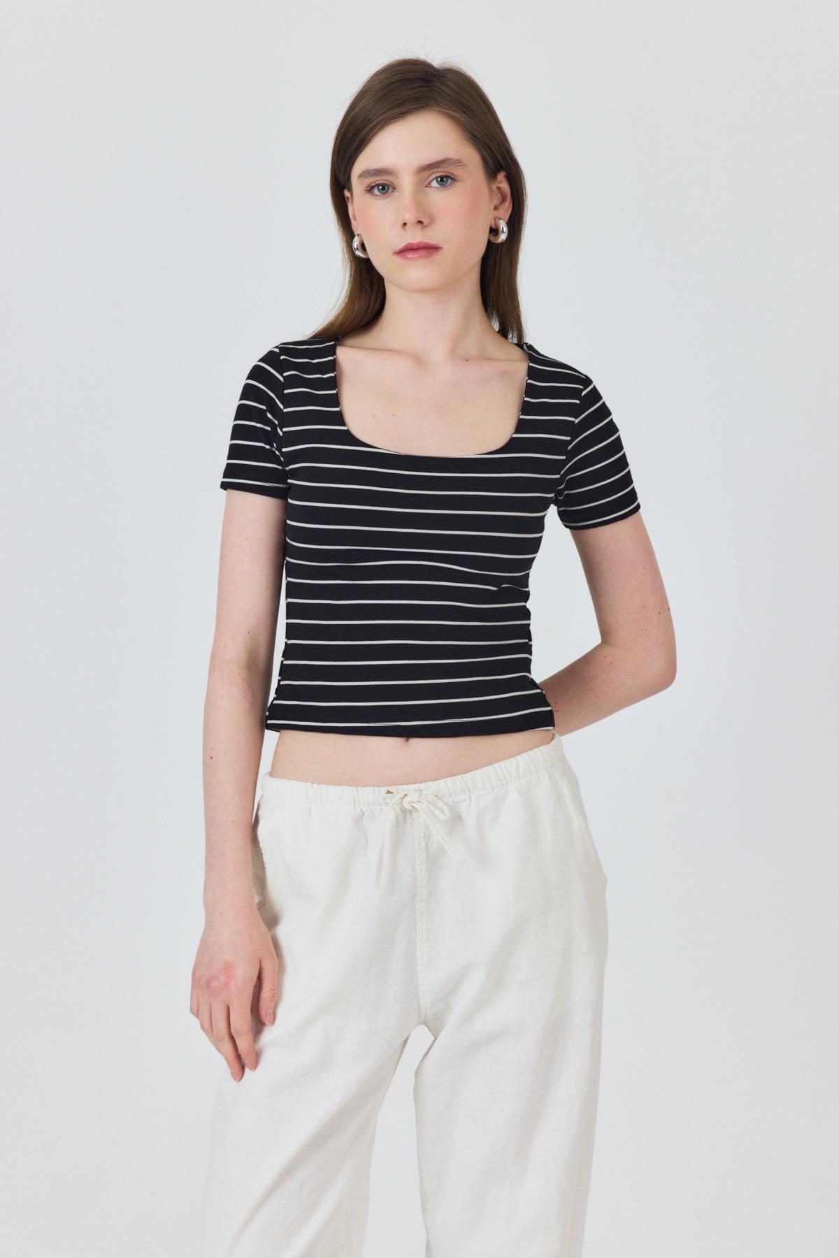 Siyah U Yaka Çizgili Tişört 4016 - RAYS