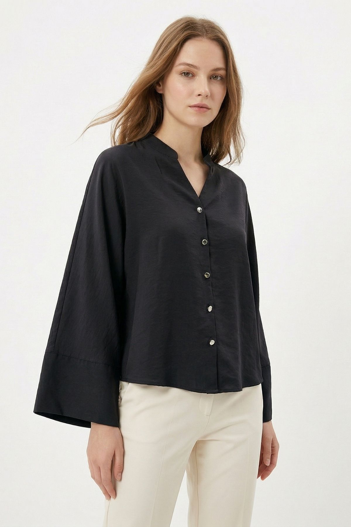 Siyah V Kesim Düğmeli Bluz 8022 - RAYS (1)