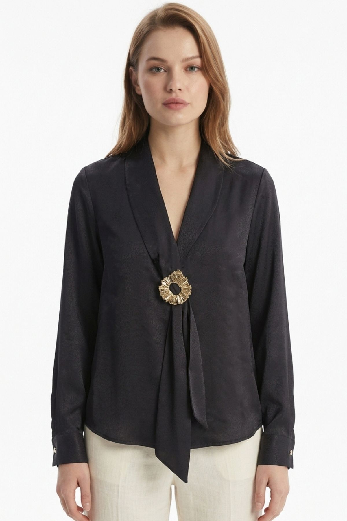 Siyah V Yaka Aksesuarlı Bluz 252234 - RAYS