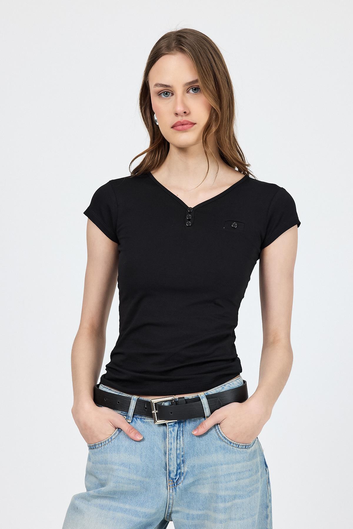 Siyah V Yaka Düğmeli Cep Detaylı Slim Fit Tişört 2213 - 7
