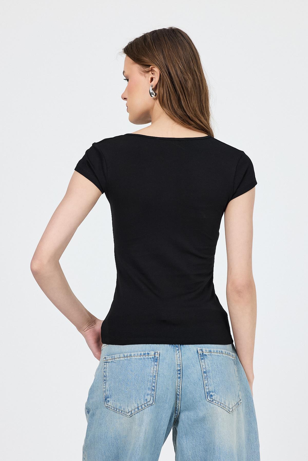 Siyah V Yaka Düğmeli Cep Detaylı Slim Fit Tişört 2213 - 5