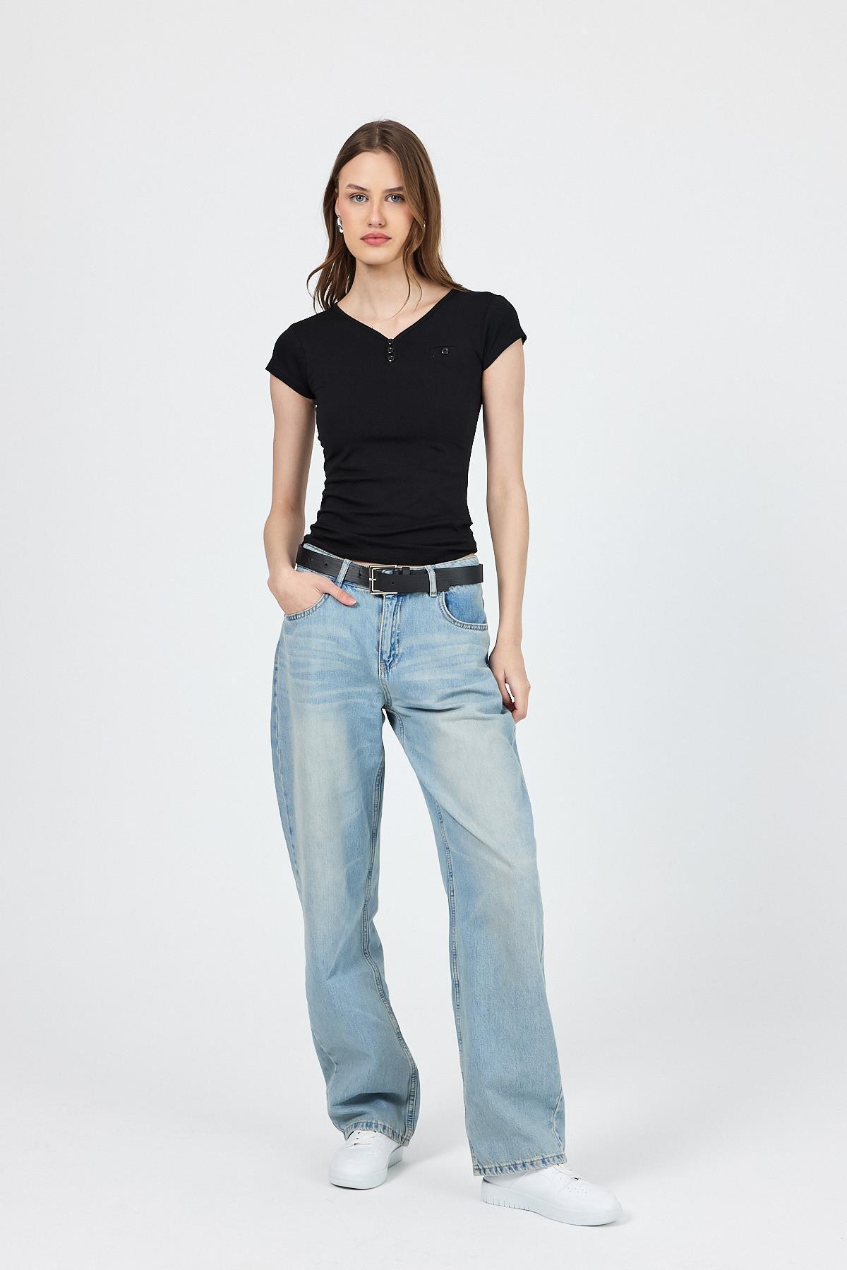Siyah V Yaka Düğmeli Cep Detaylı Slim Fit Tişört 2213 - 8