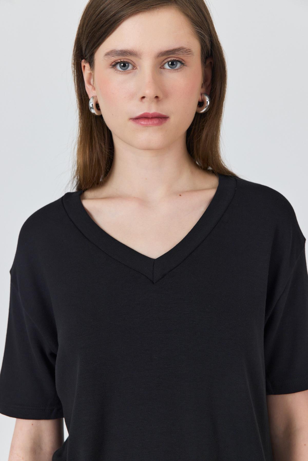 Siyah V Yaka Viskoz/Yumuşak Kumaş Dökümlü Tişört 3077 - RAYS