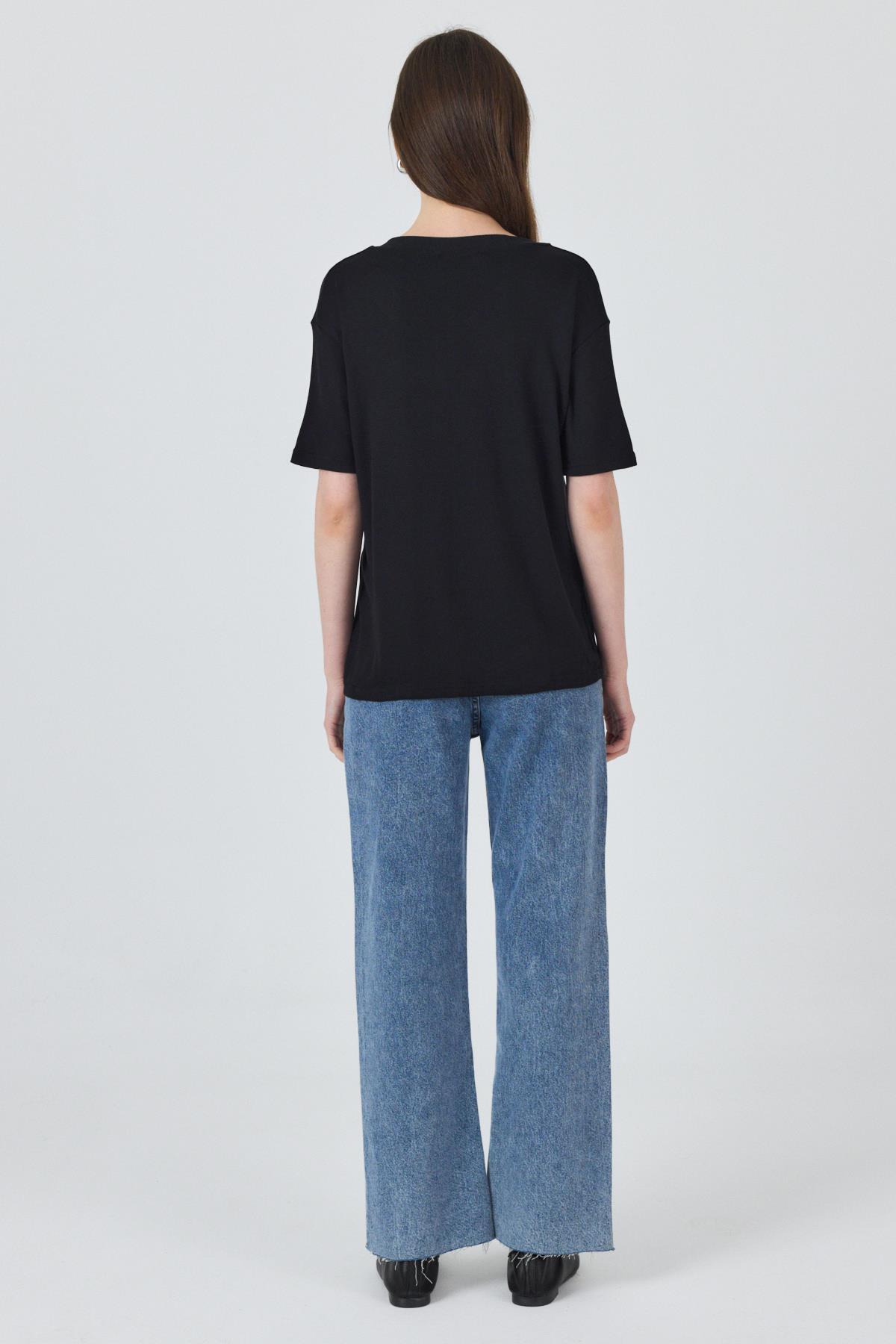 Siyah V Yaka Viskoz/Yumuşak Kumaş Dökümlü Tişört 3077 - 5