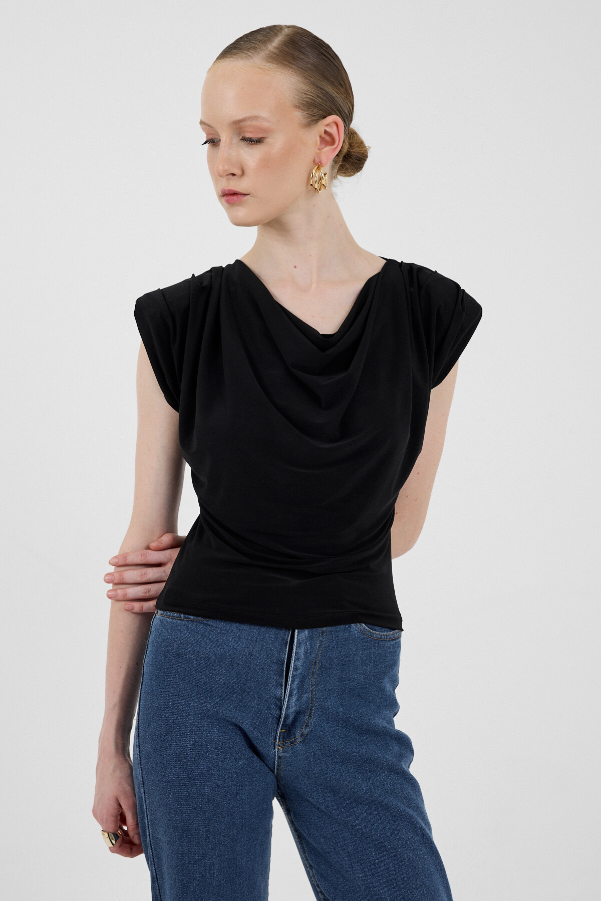 Siyah Vatkalı Degaje Yaka Bluz 2509 - RAYS