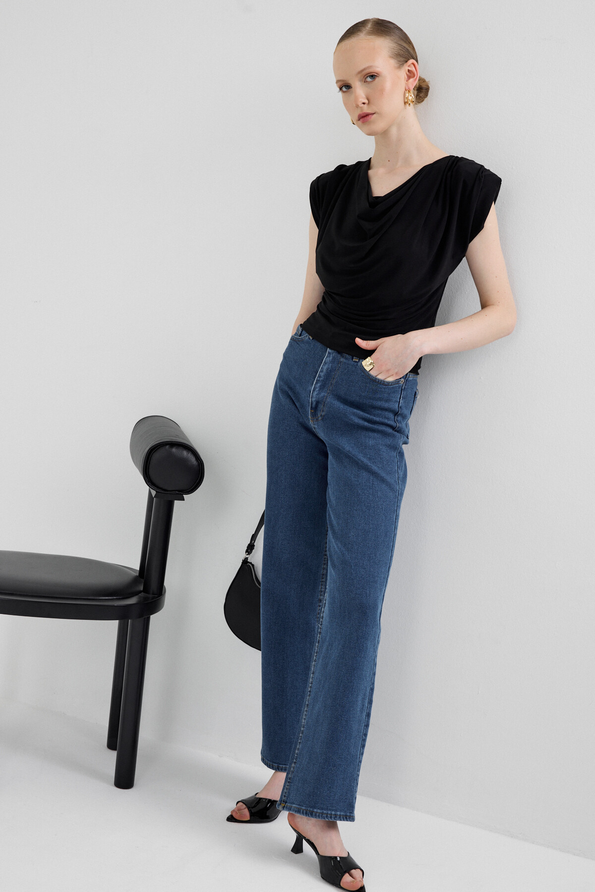 Siyah Vatkalı Degaje Yaka Bluz 2509 - RAYS