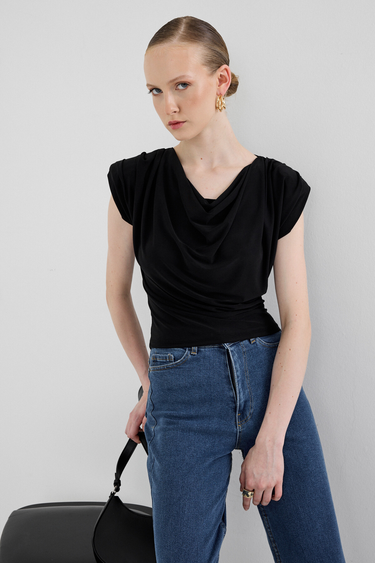 Siyah Vatkalı Degaje Yaka Bluz 2509 - 1